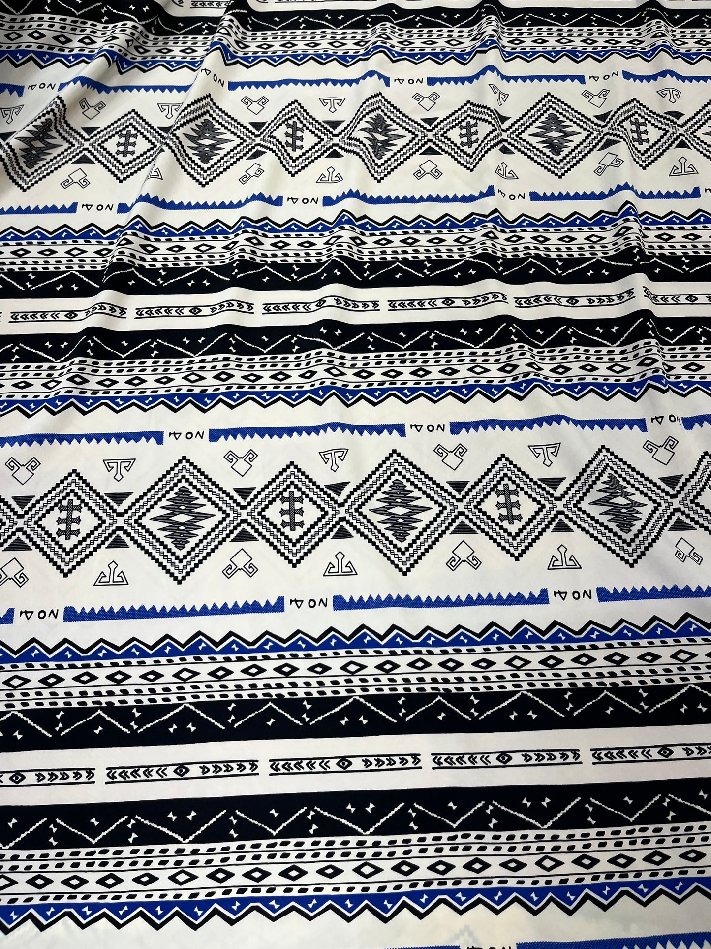 Wild Rag 45x45 white/black/blue tribal
