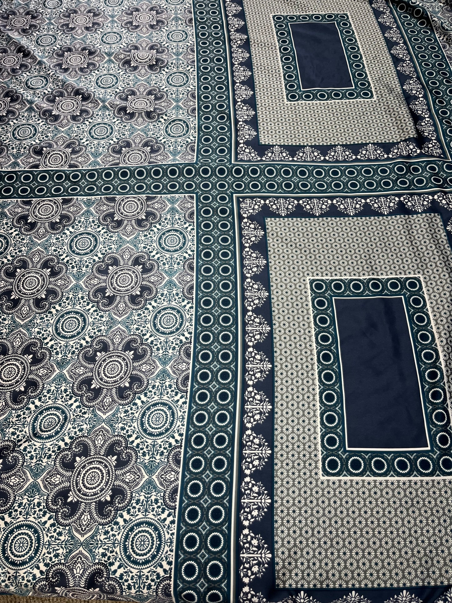 Wild Rag 45x45 teal/navy tile