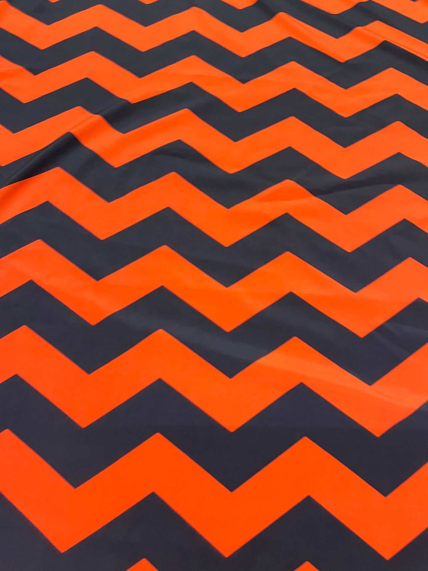 Wild Rag 45x45 orange/black zig zag