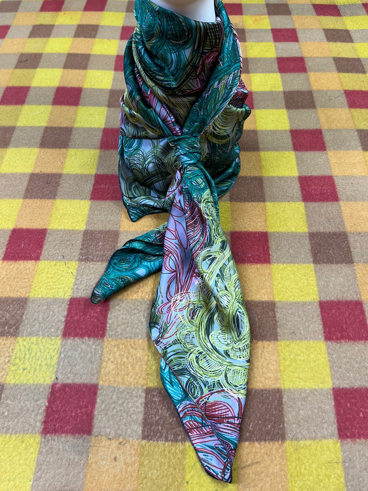 Wild Rag 45x45 pink/green/yellow giant paisley