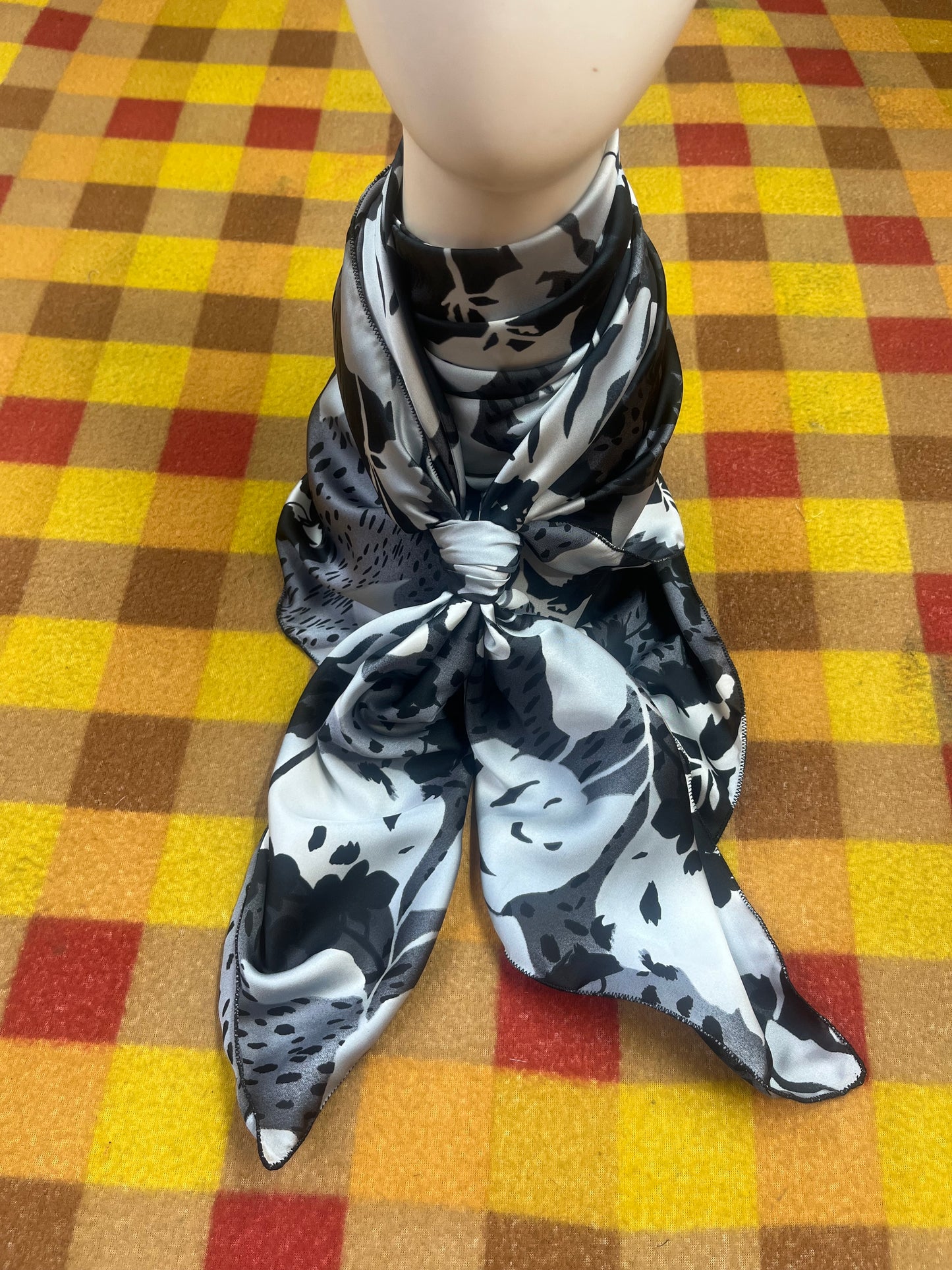 Wild Rag 45x45 black white leafy floral