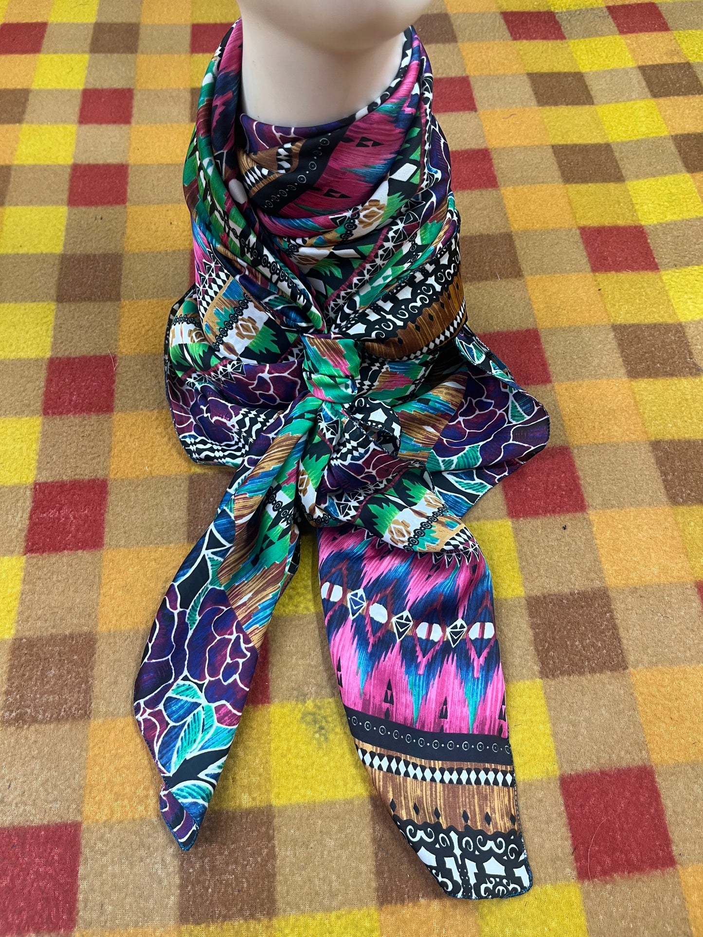Wild Rag 45x45 lime green/ pink rose tribal