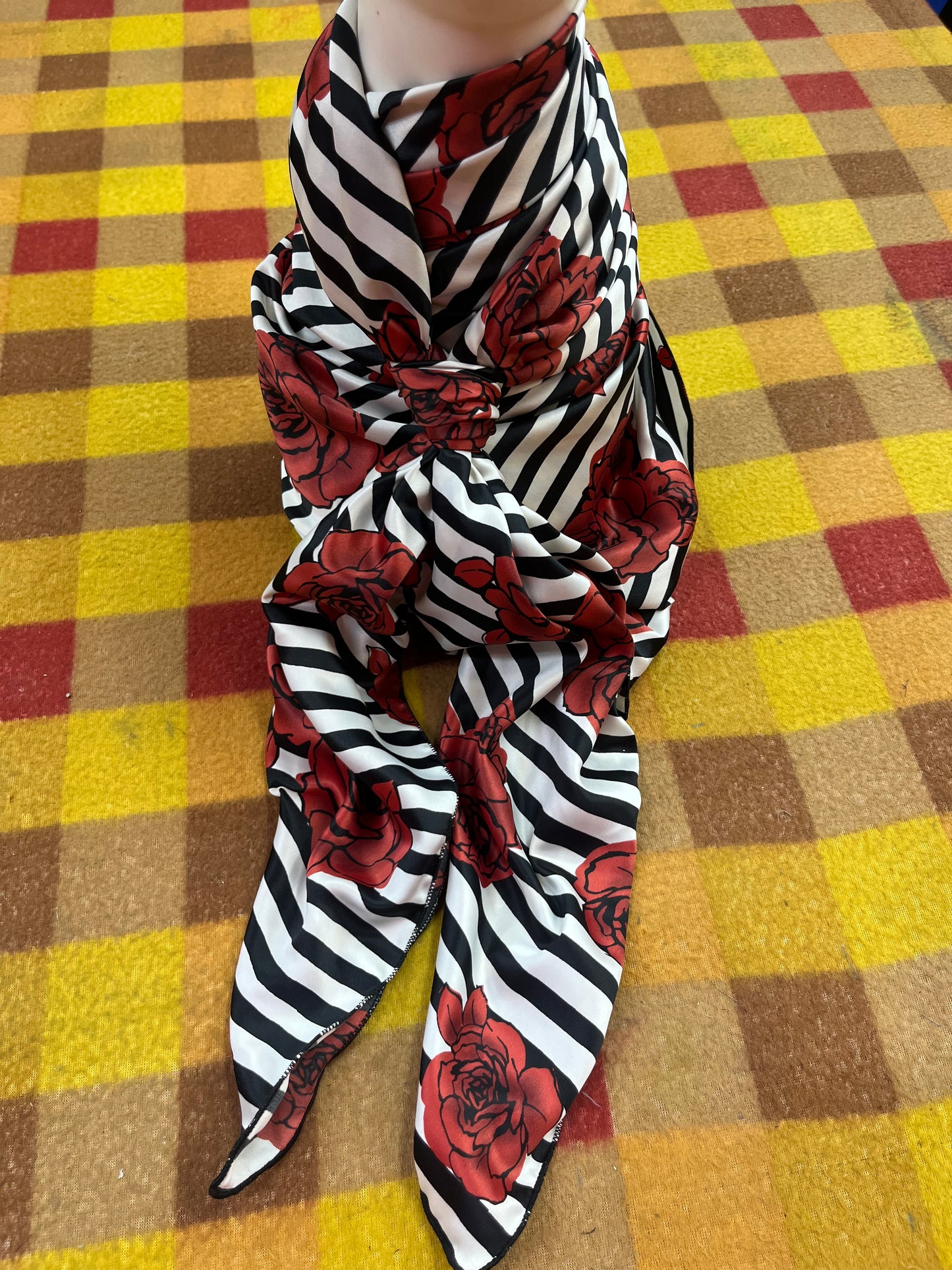 Wild Rag 45x45. Red Roses/ black and white stripe