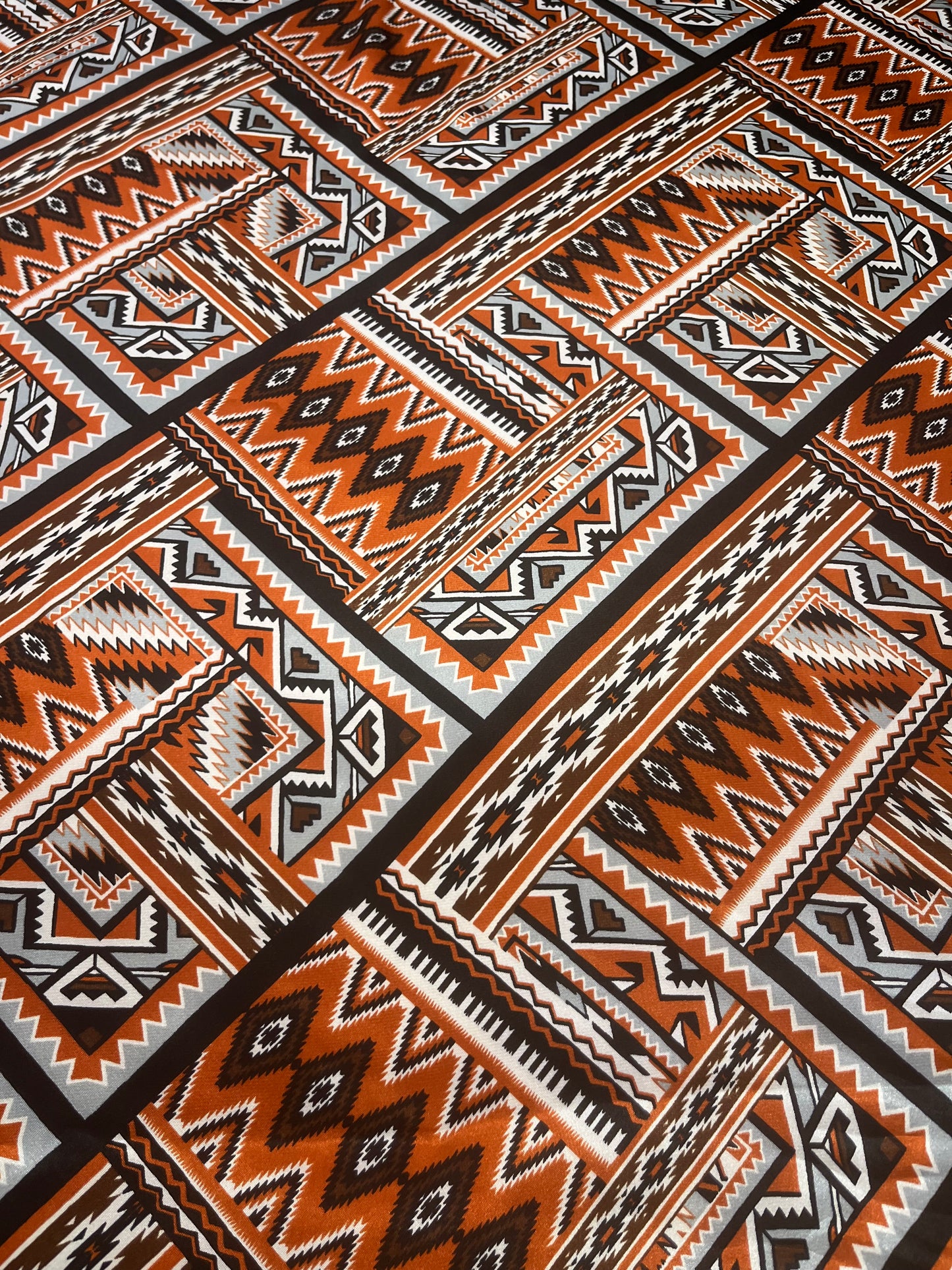 Wild Rag 45x45 orange/black tribal tile