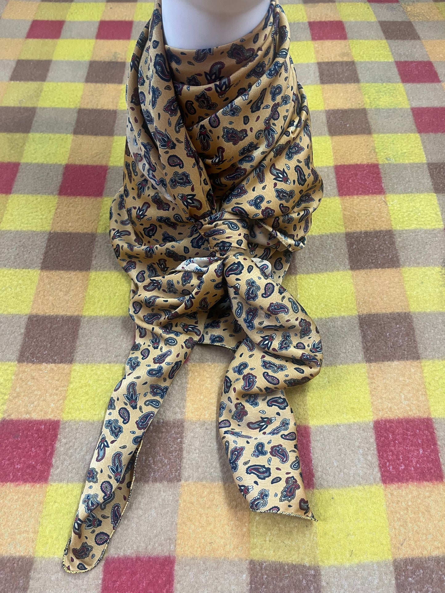 WildRag 45x45 brushed gold/ tiny paisley