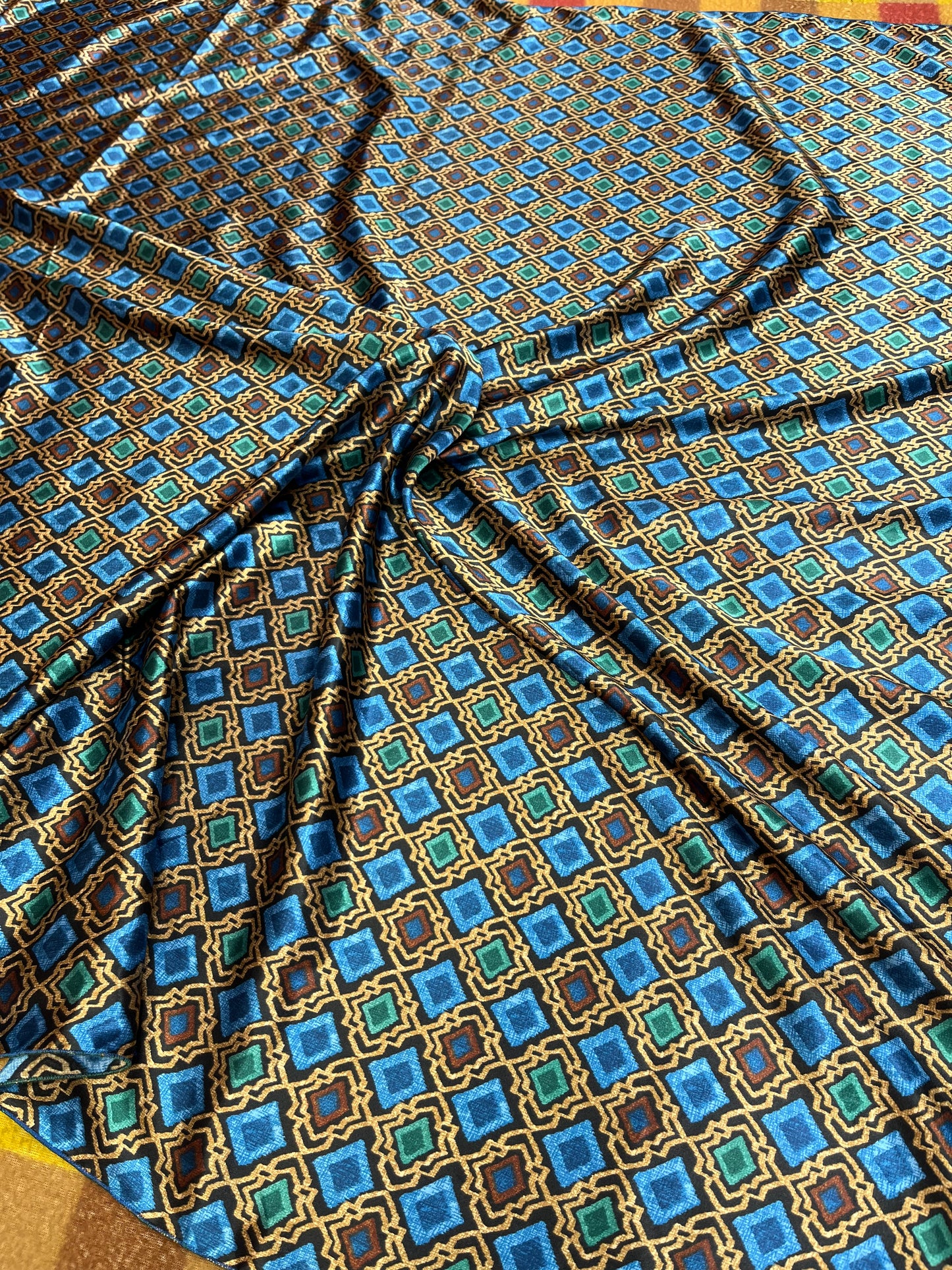 Wild Rag 45x45 blue/green/gold diamond