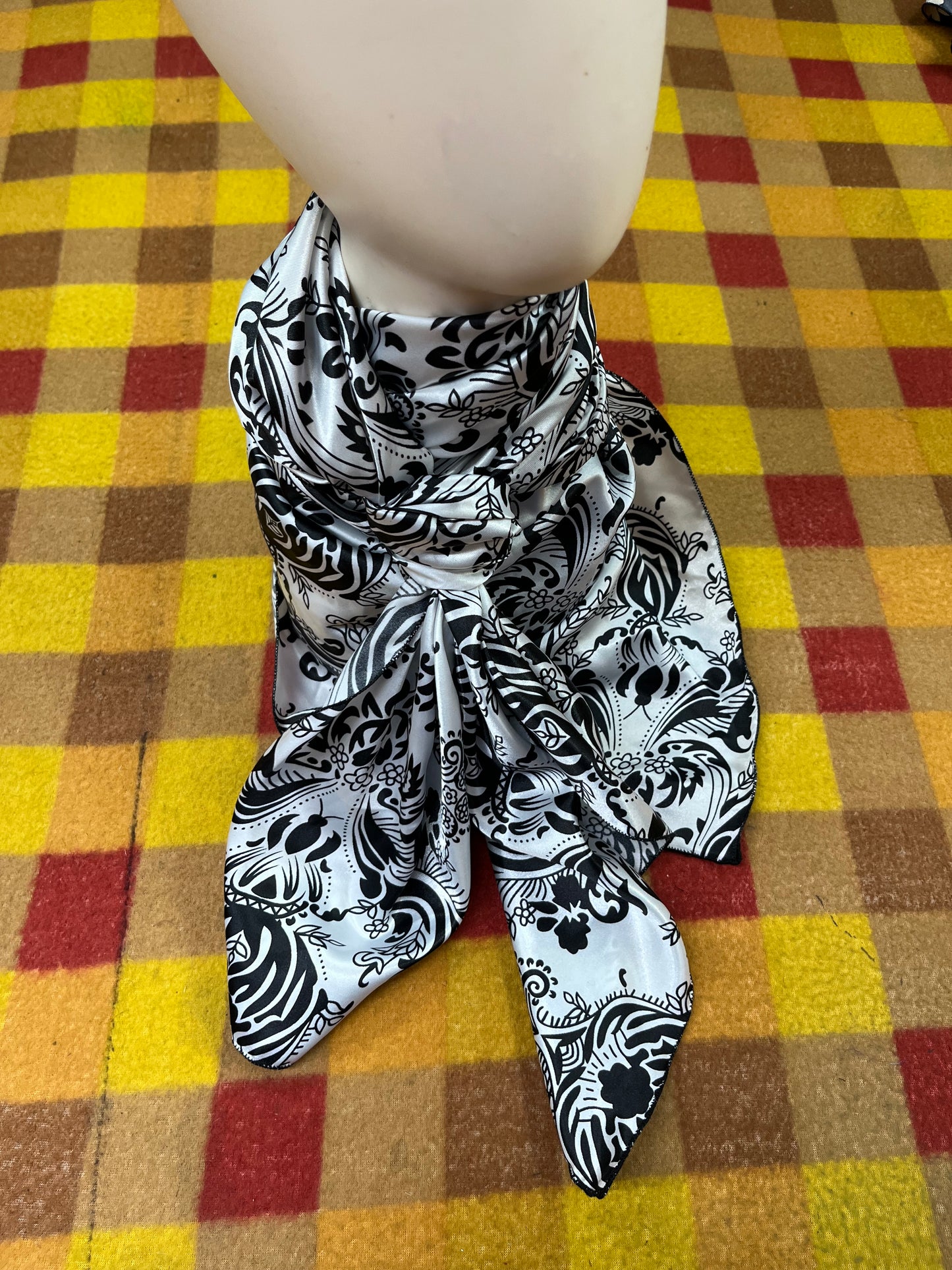 Wild Rag 45x45 black/white Damascus