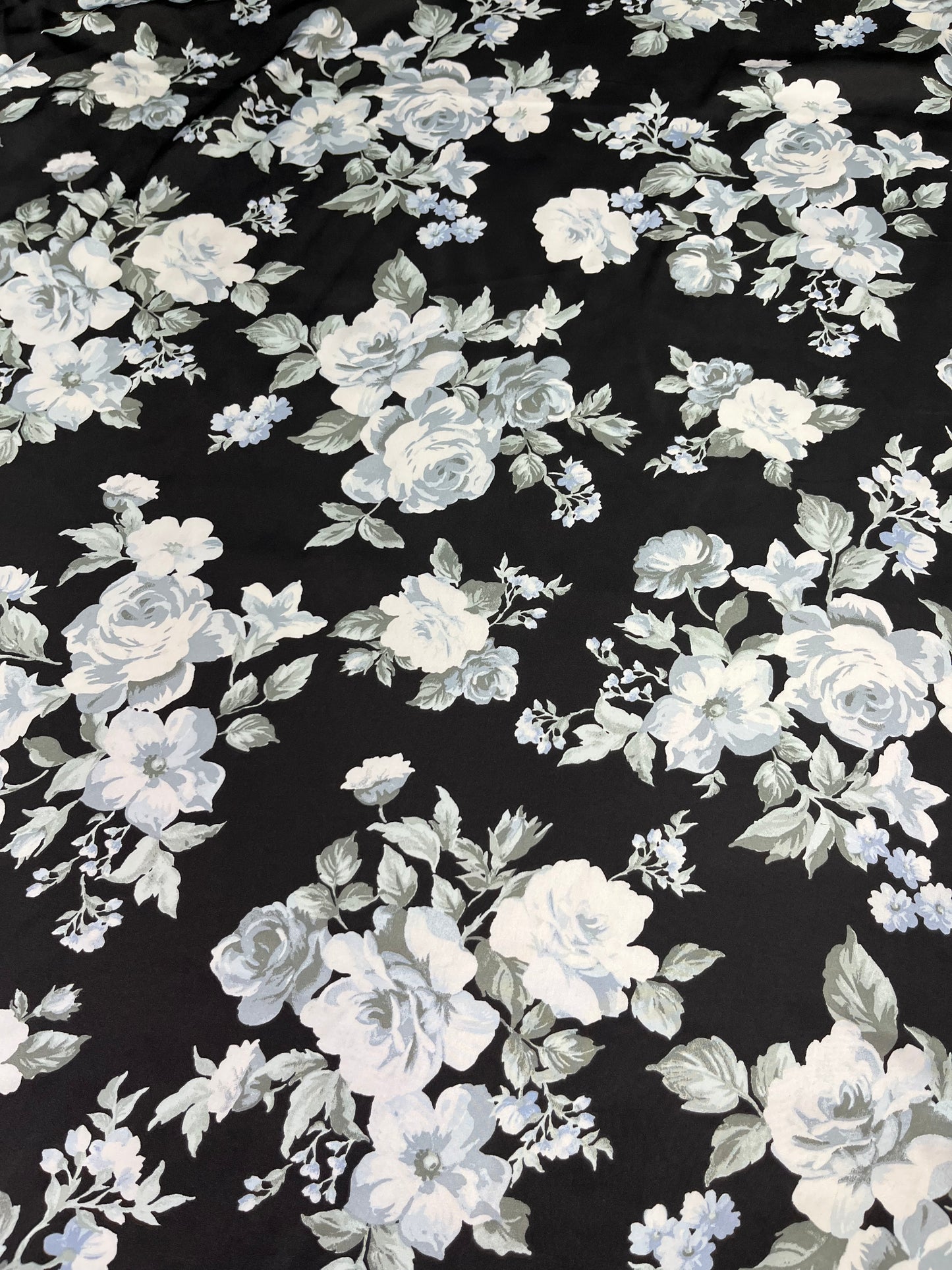 Wild Rag 45x45 black/white roses