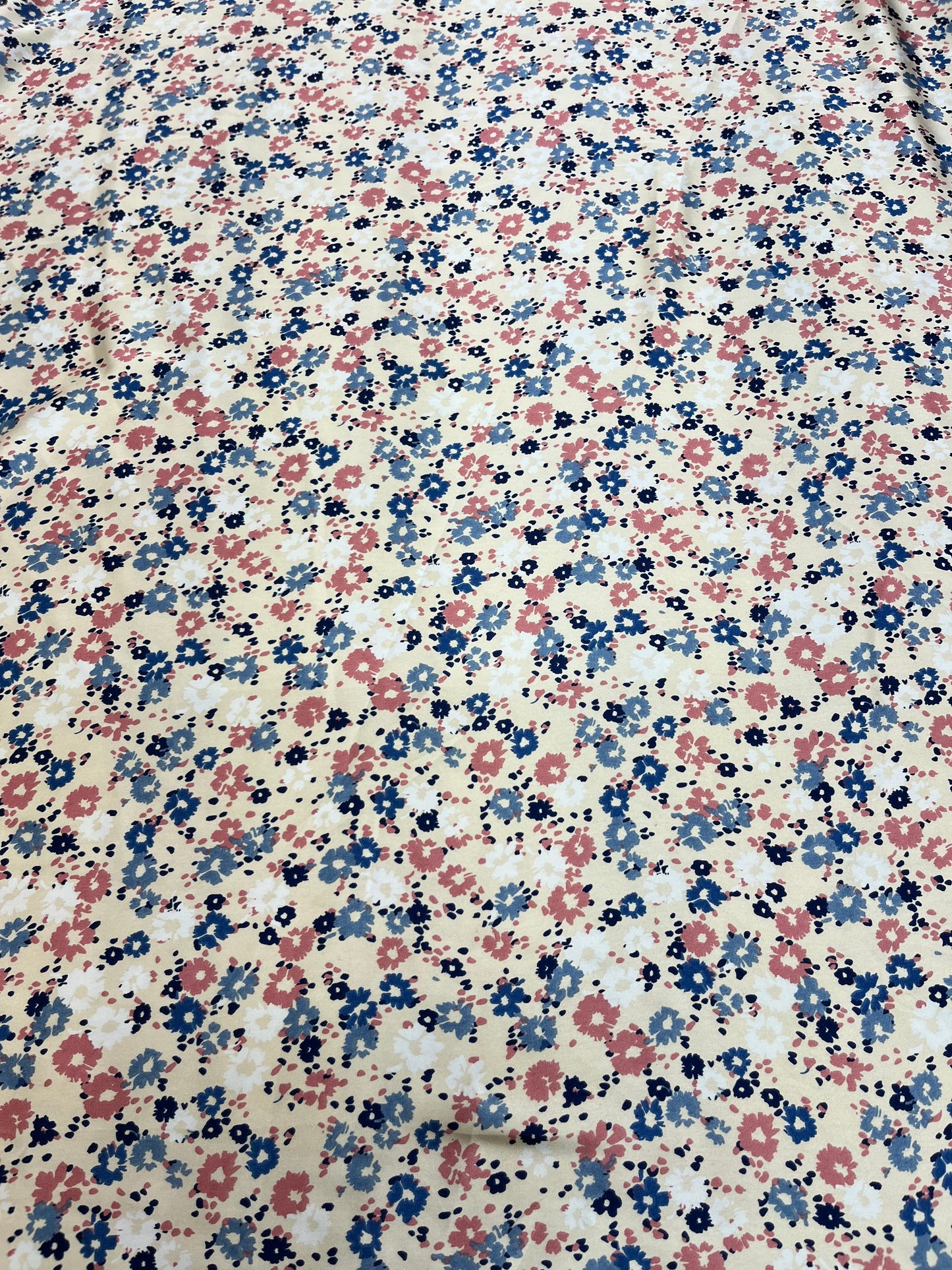 Wild Rag 45x45 white/pink/blue tiny flowers