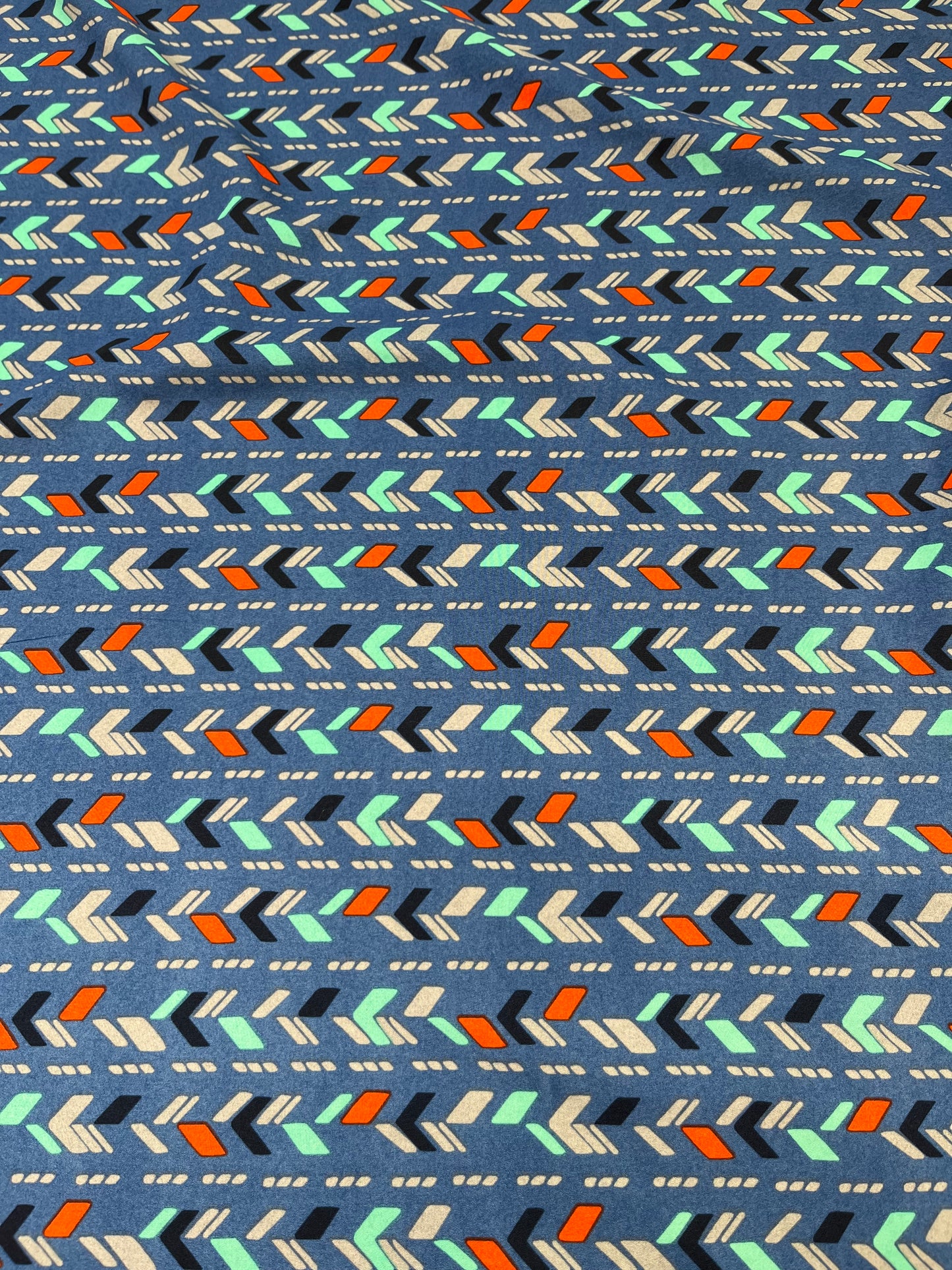 Wild Rag45x45 blue arrow pattern red/ turquoise