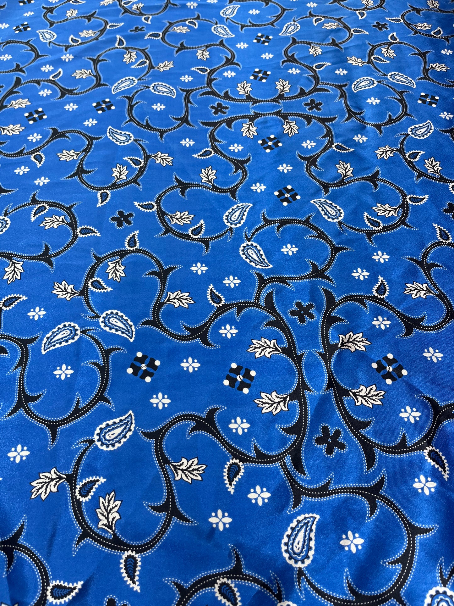 Wild Rag 45x45 royal blue/ thistle paisley