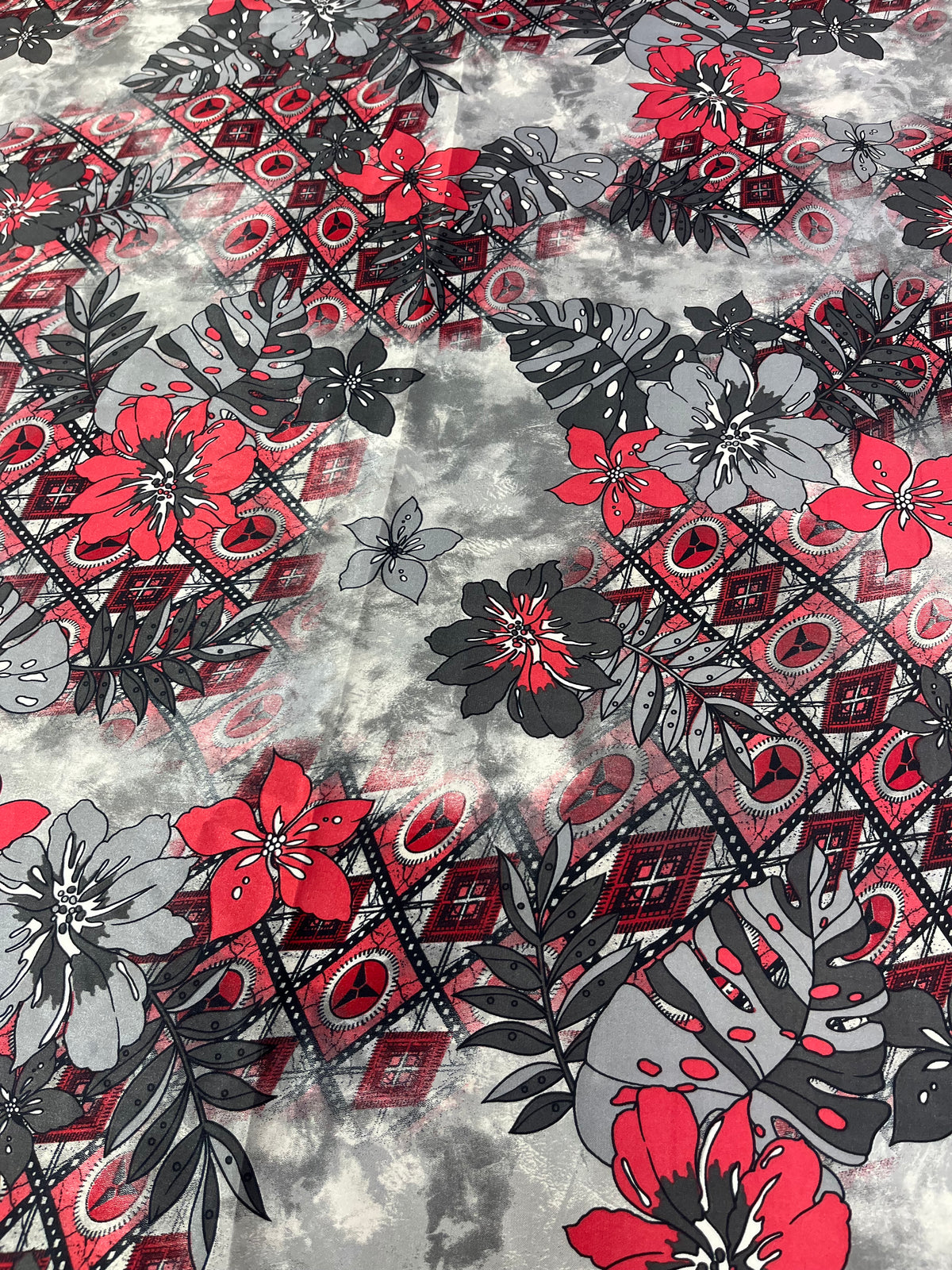 Wild Rag 45x45 grey/red chevron floral