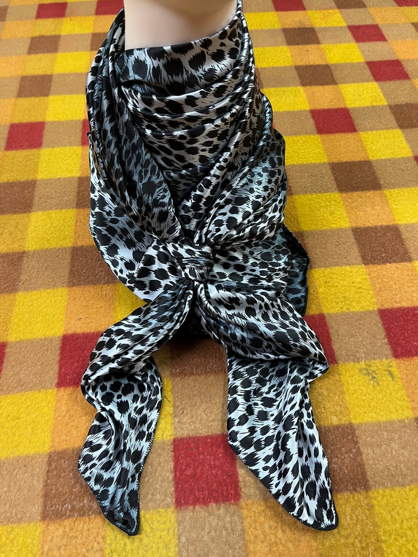Wild Rag 45x45 black/silver animal print