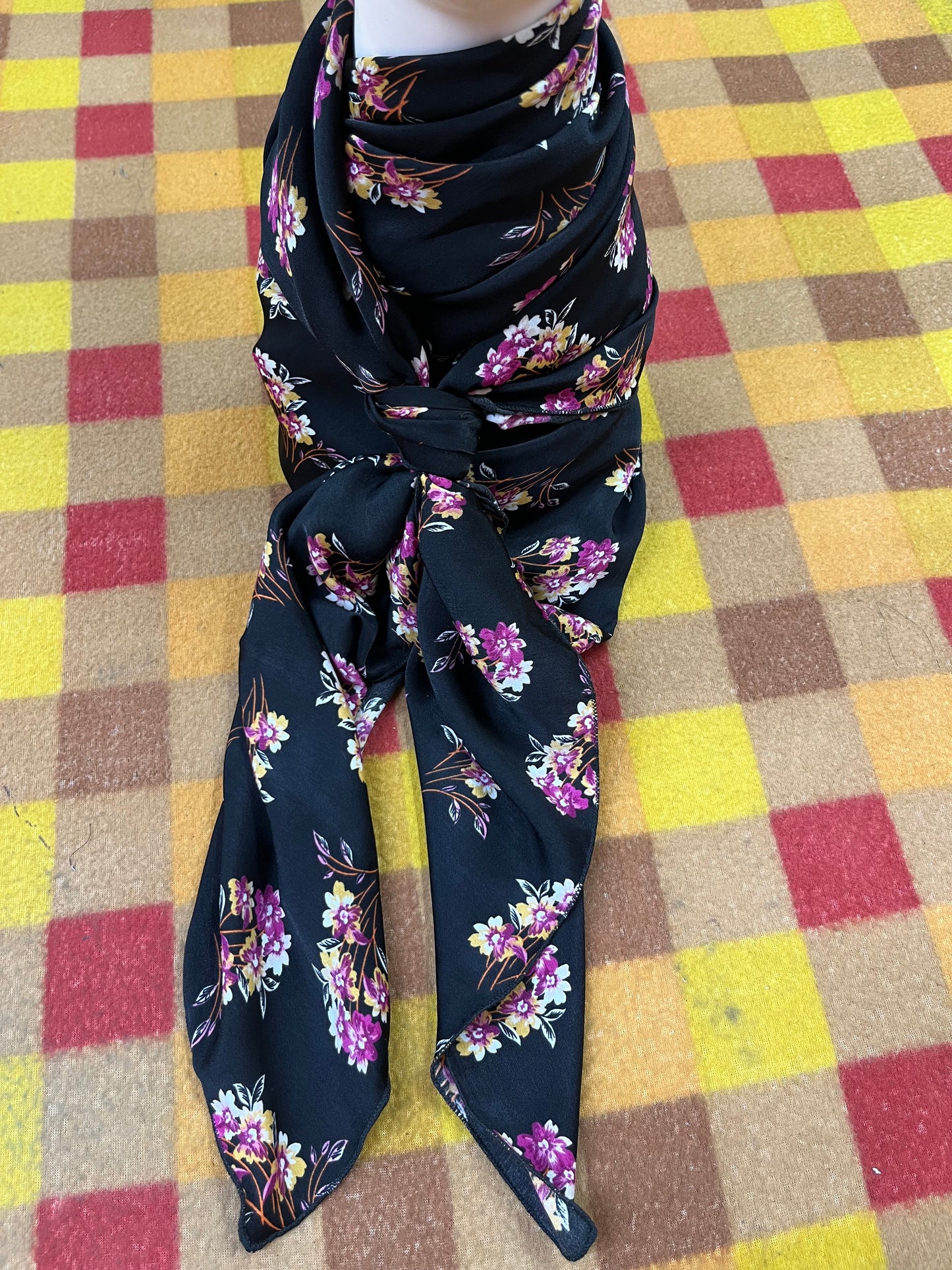 Wild Rag45x45 black/ pink floral
