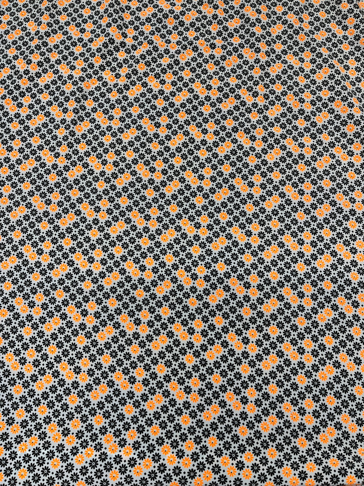 Wild Rag 45x45 orange/black flowers