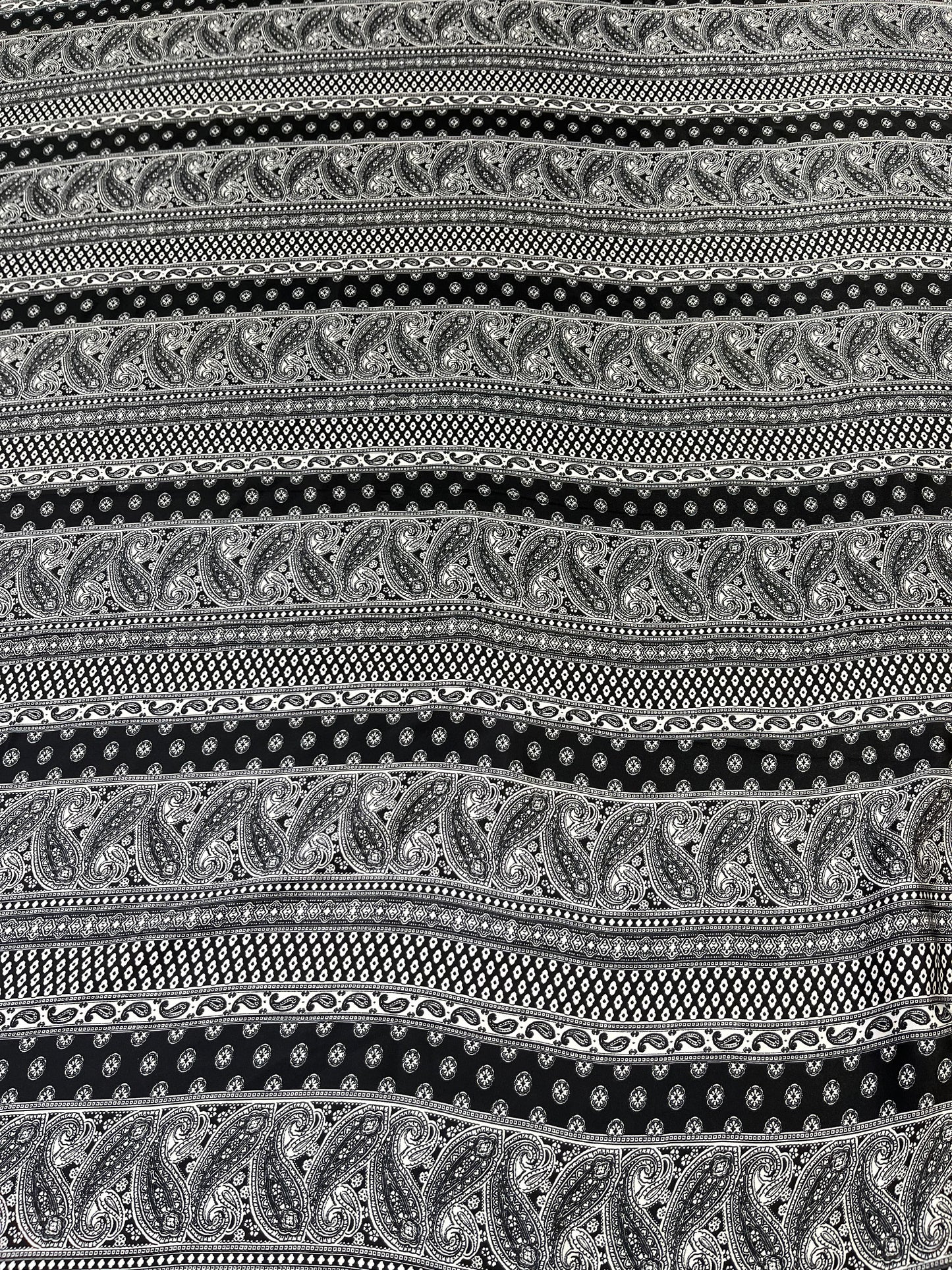 Wild Rag 45x45 black/white paisley stripe