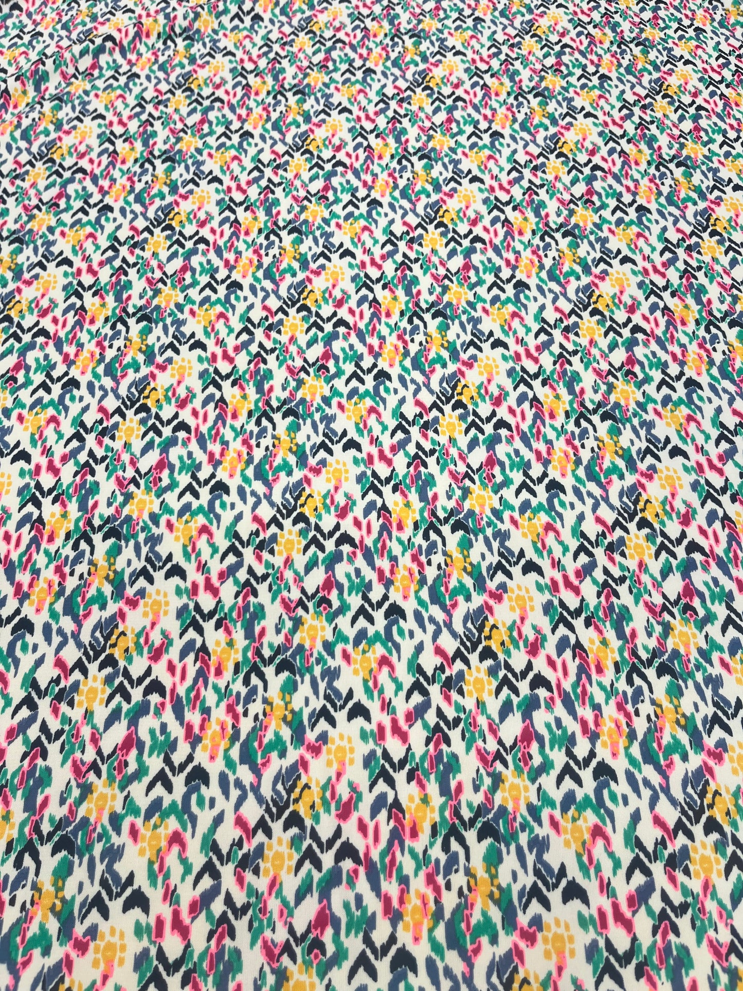 WildRag 45x45 white/pink/green/yellow arrow/floral