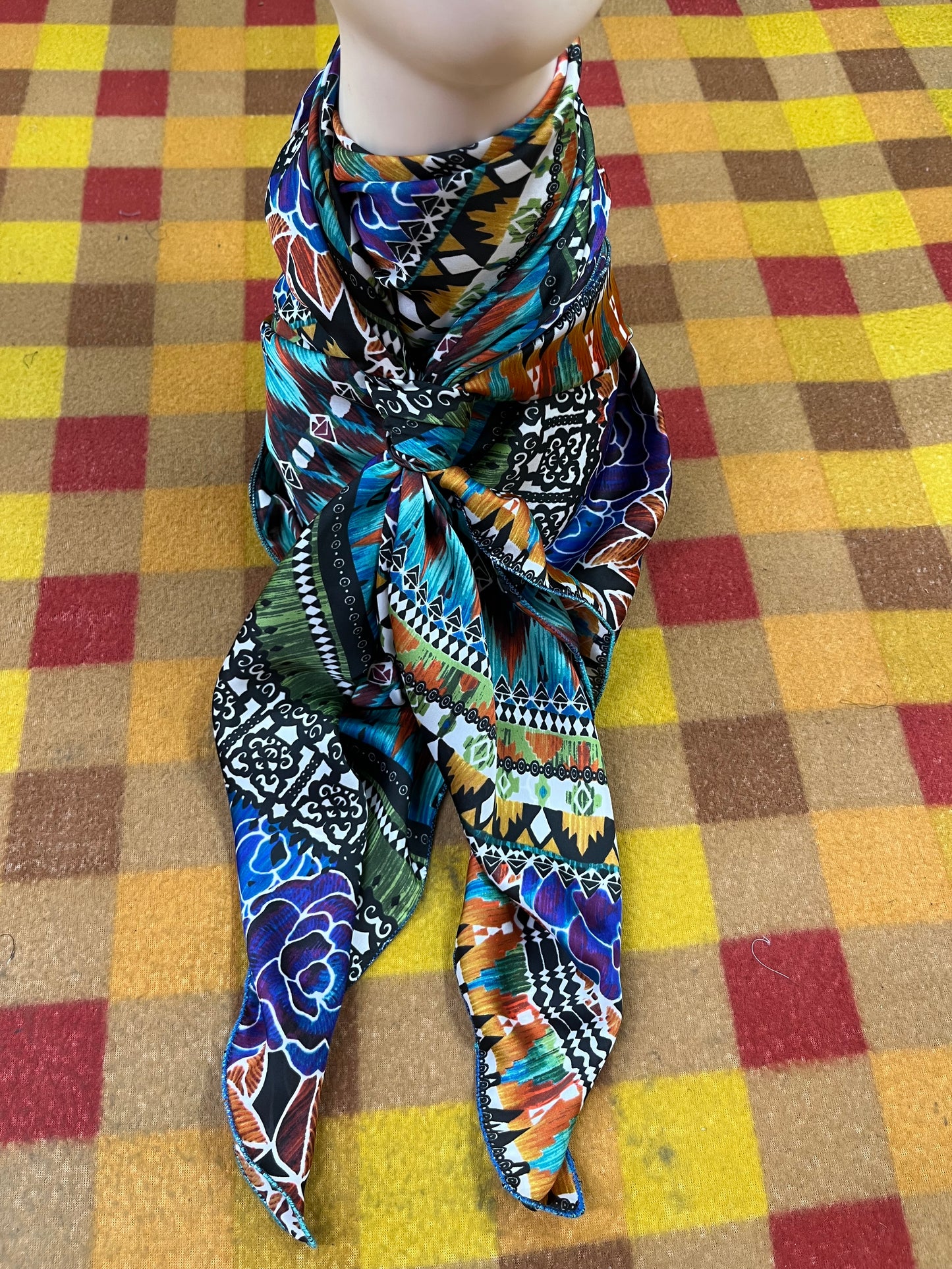 Wild Rag45x45 blue/orange/green rose tribal