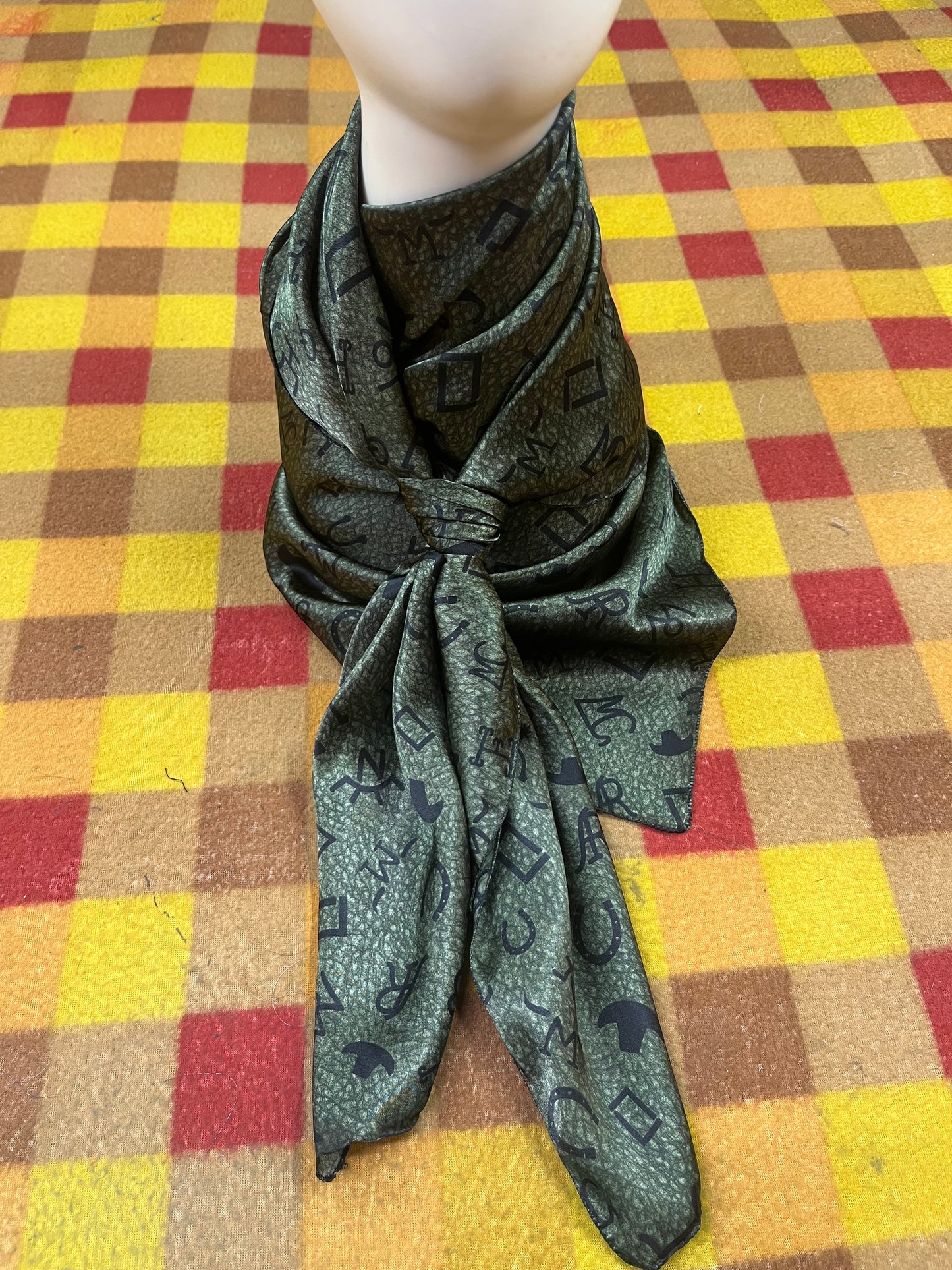 Wild Rag 45x45 olive green brands