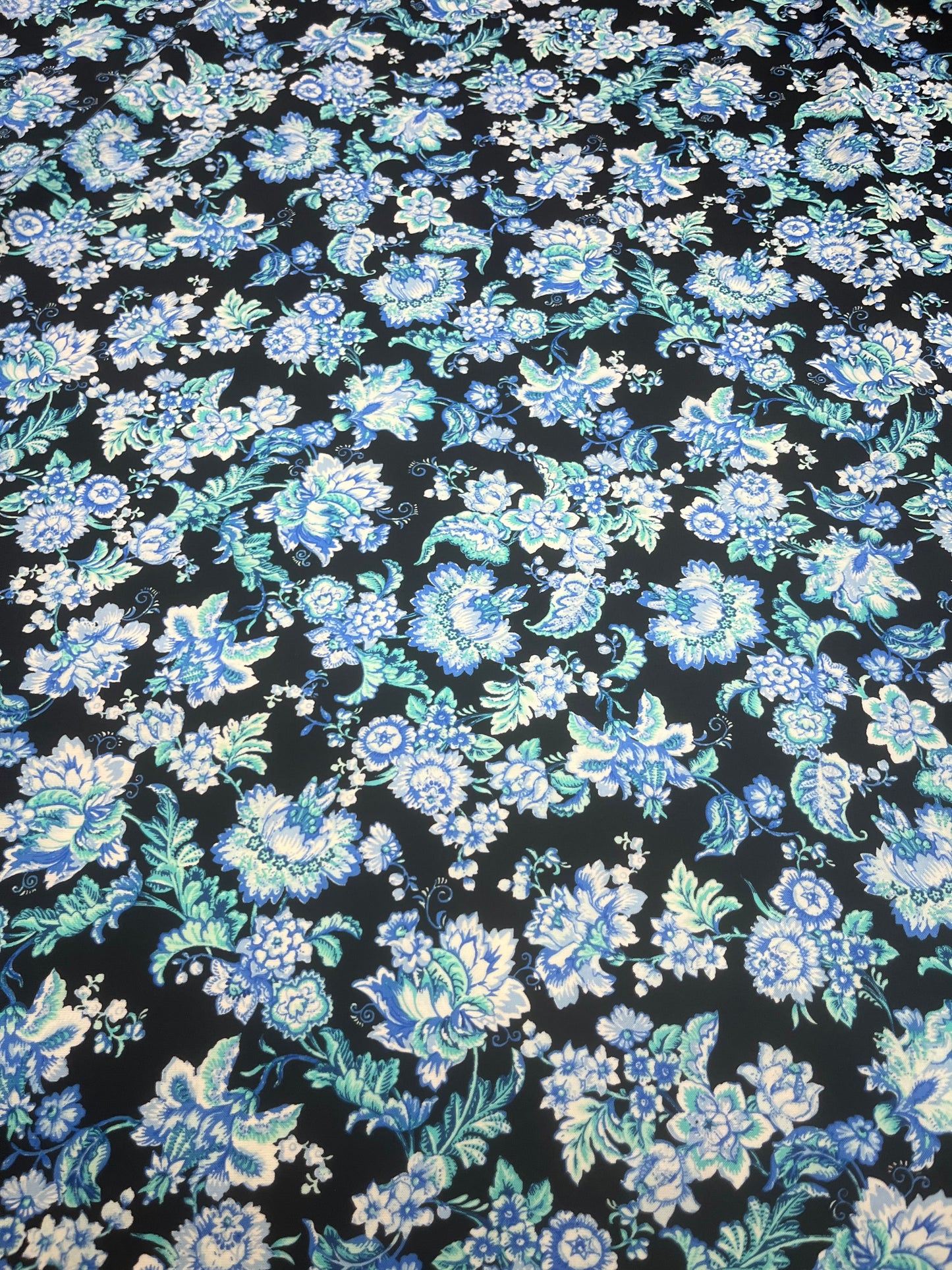 Wild Rag 45x45 black/blue/green floral