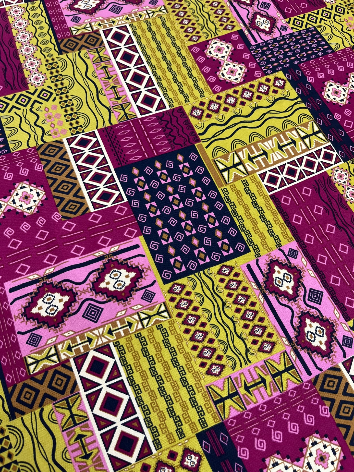 Wild Rag 45x45 pink/yellow/purple tile