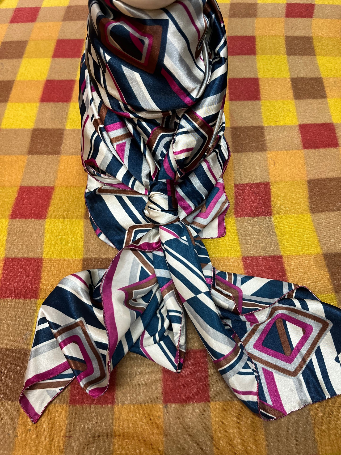 Wild Rag 45x45 navy/silver/purple strip/diamond