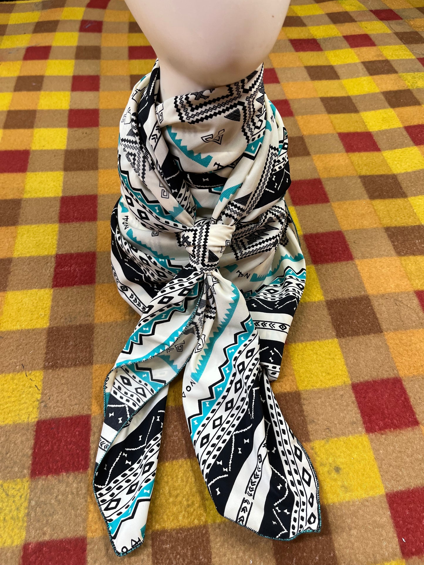 Wild Rag45x45 white/black/turquoise tribal
