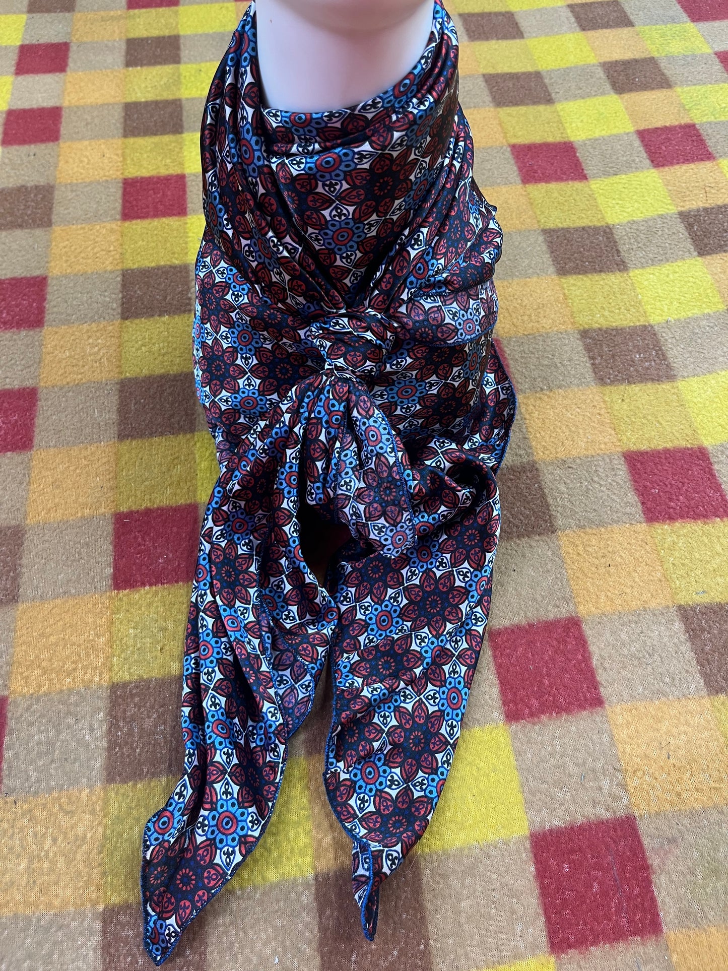 Wild Rag 45x45 red/blue rowel chevron