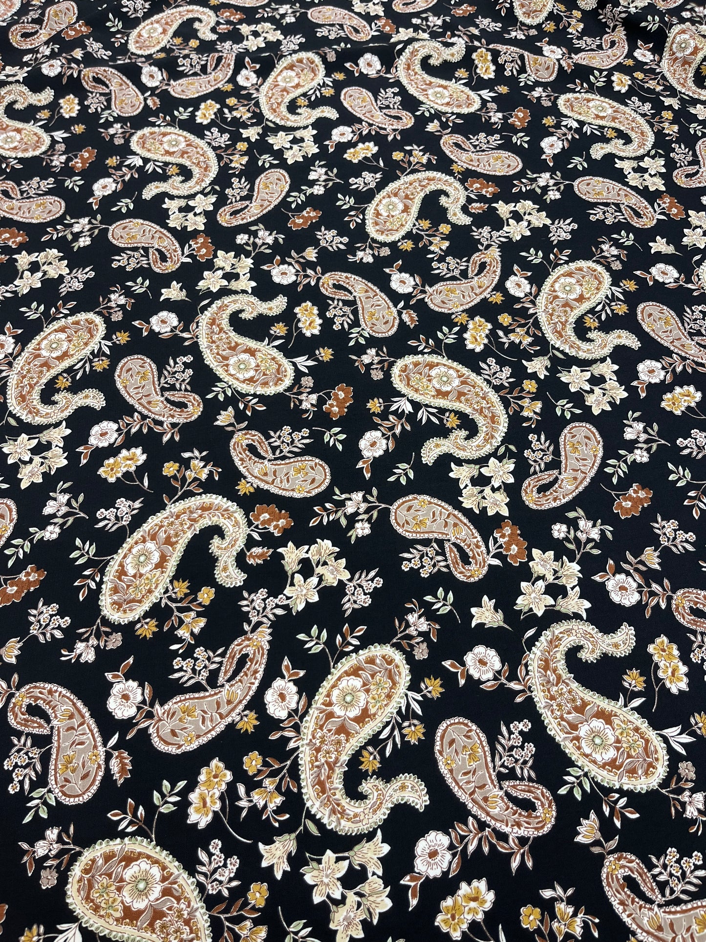 Wild Rag 45x45 black/rust/gold paisley