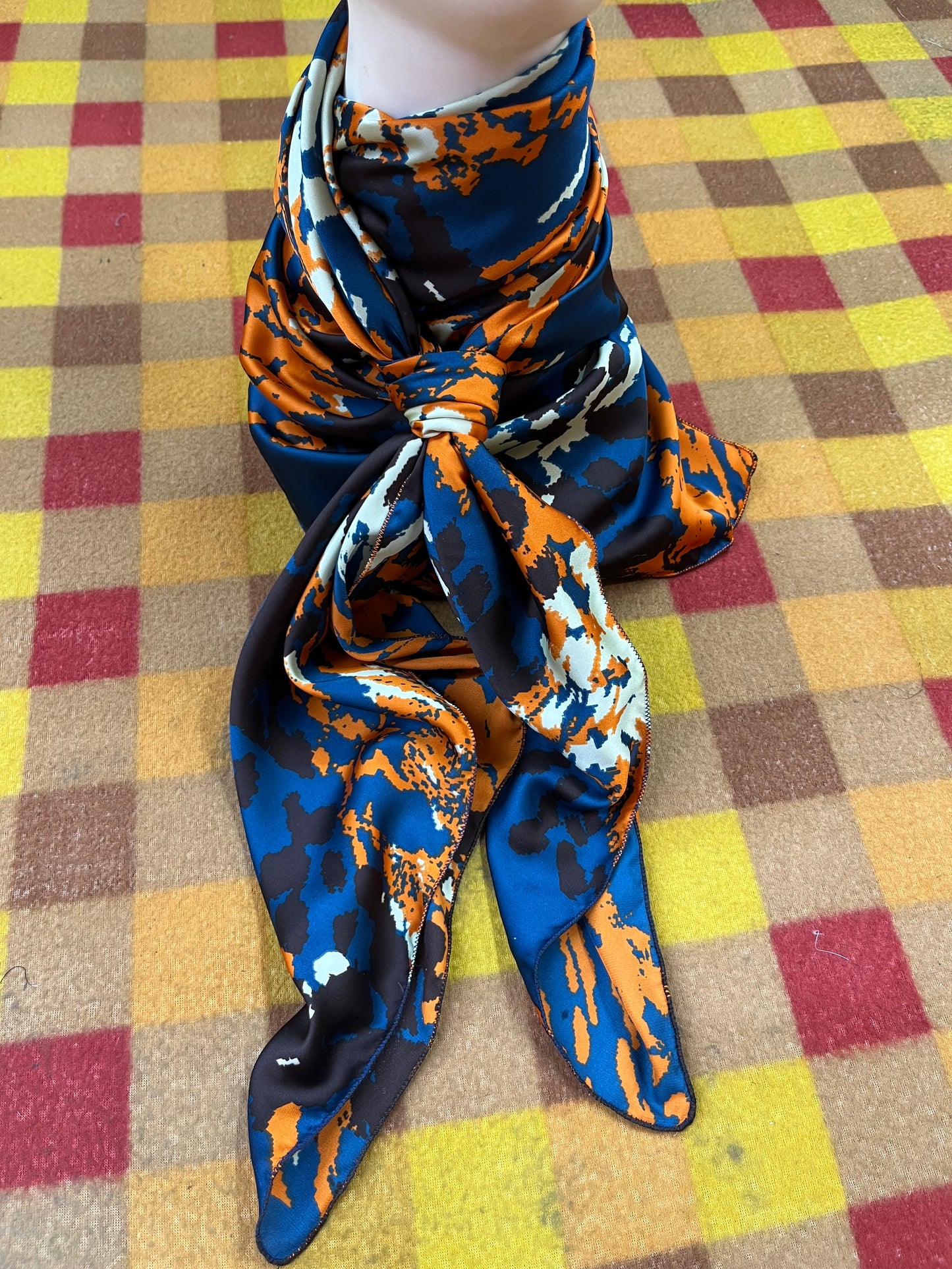 Wild Rag 45x45 blue/orange/brown splatter