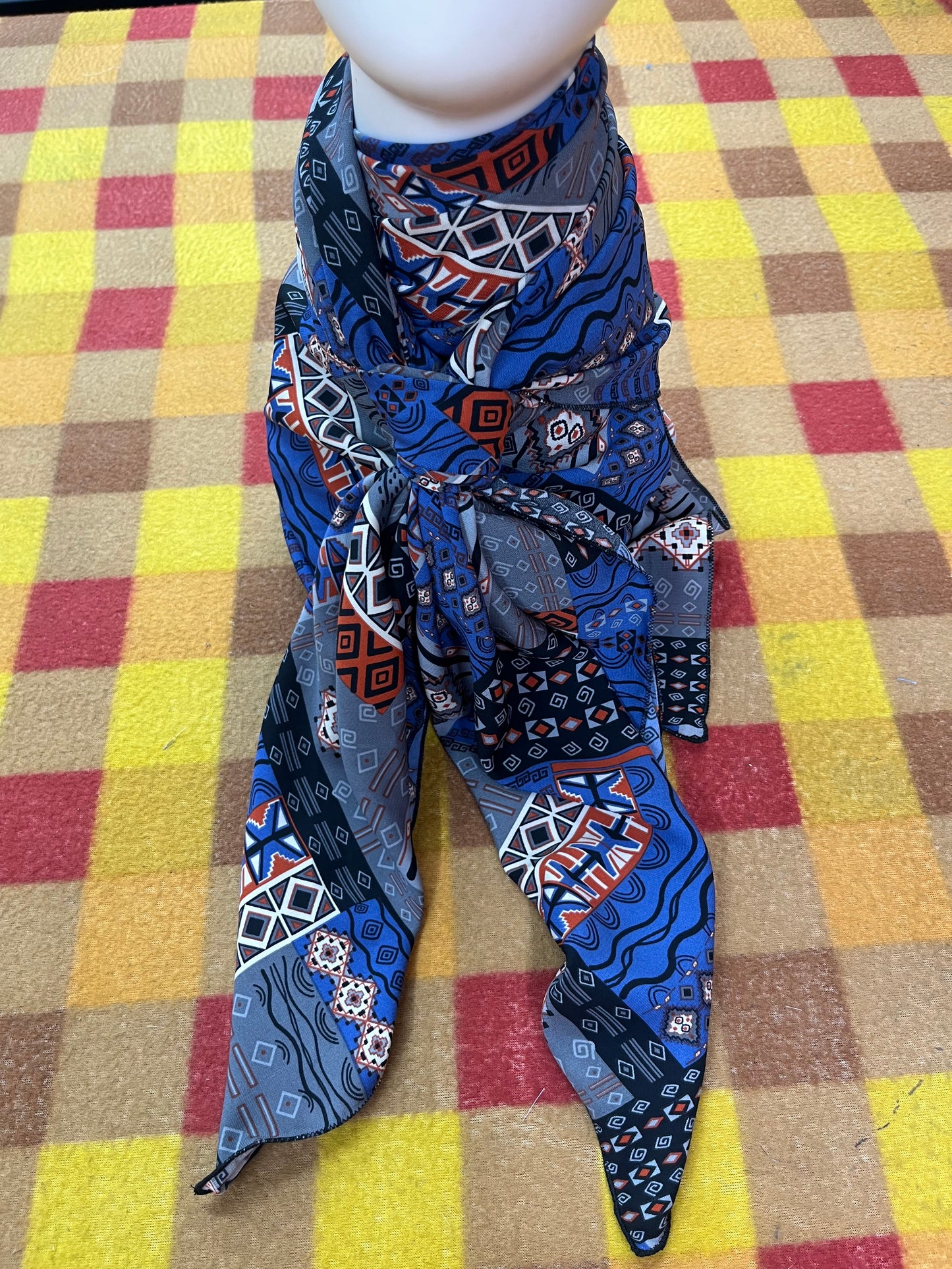 Wild Rag 45x45 blue/black/silver tile/diamond