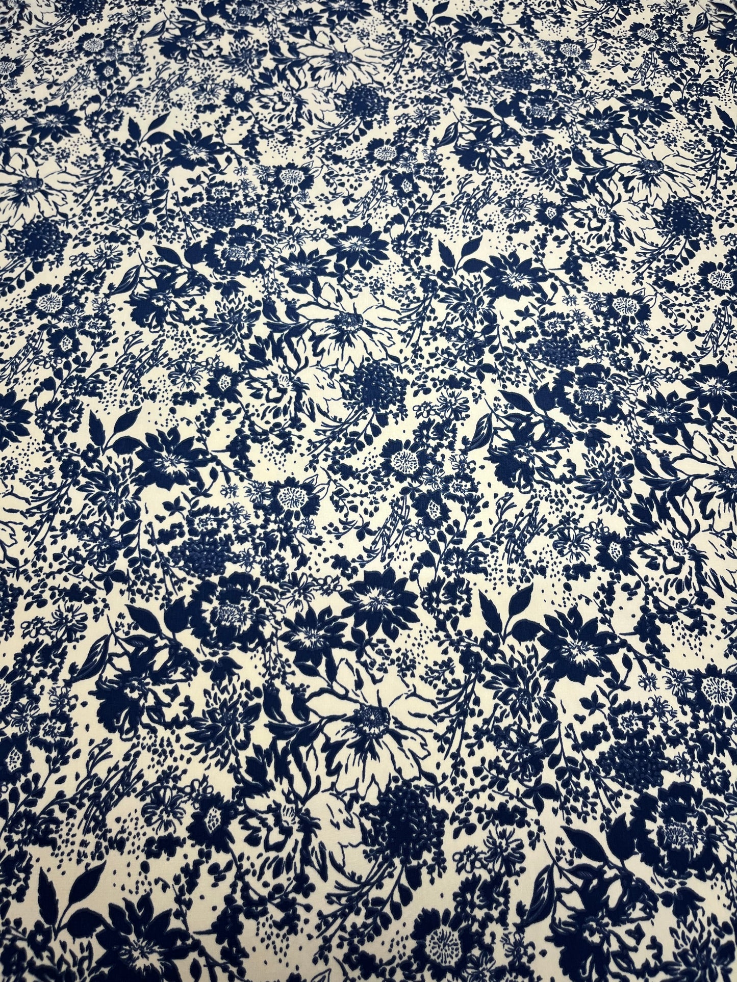 Wild Rag 45x45 navy/white floral