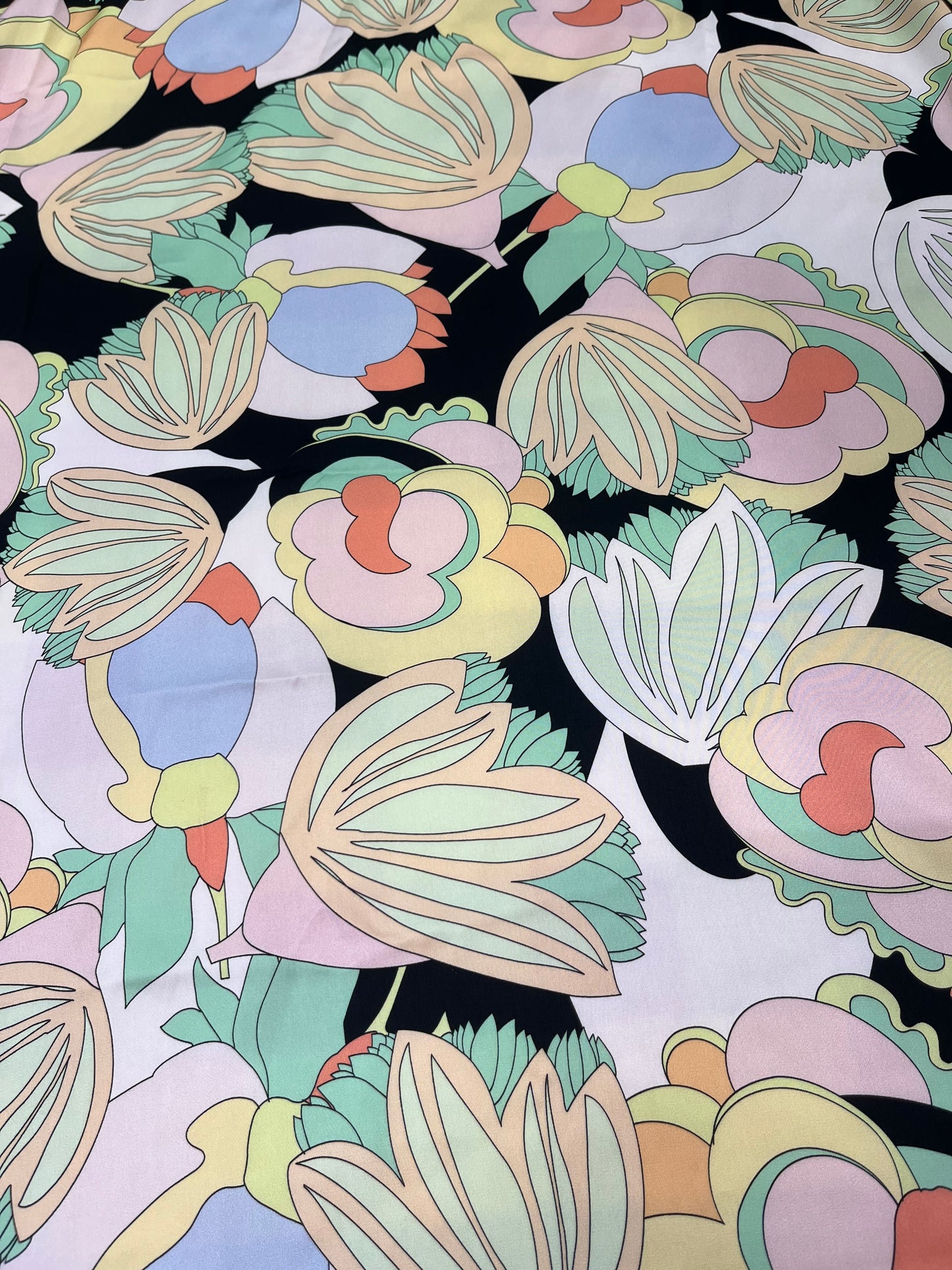 Wild Rag 45x45 black/white /multi color floral