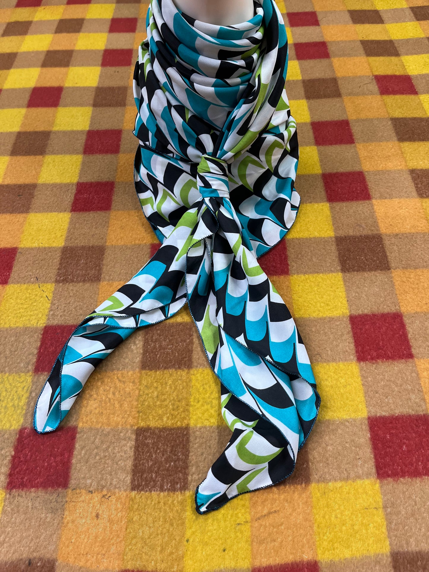 Wild Rag 45x45 black/blue/green wave pattern