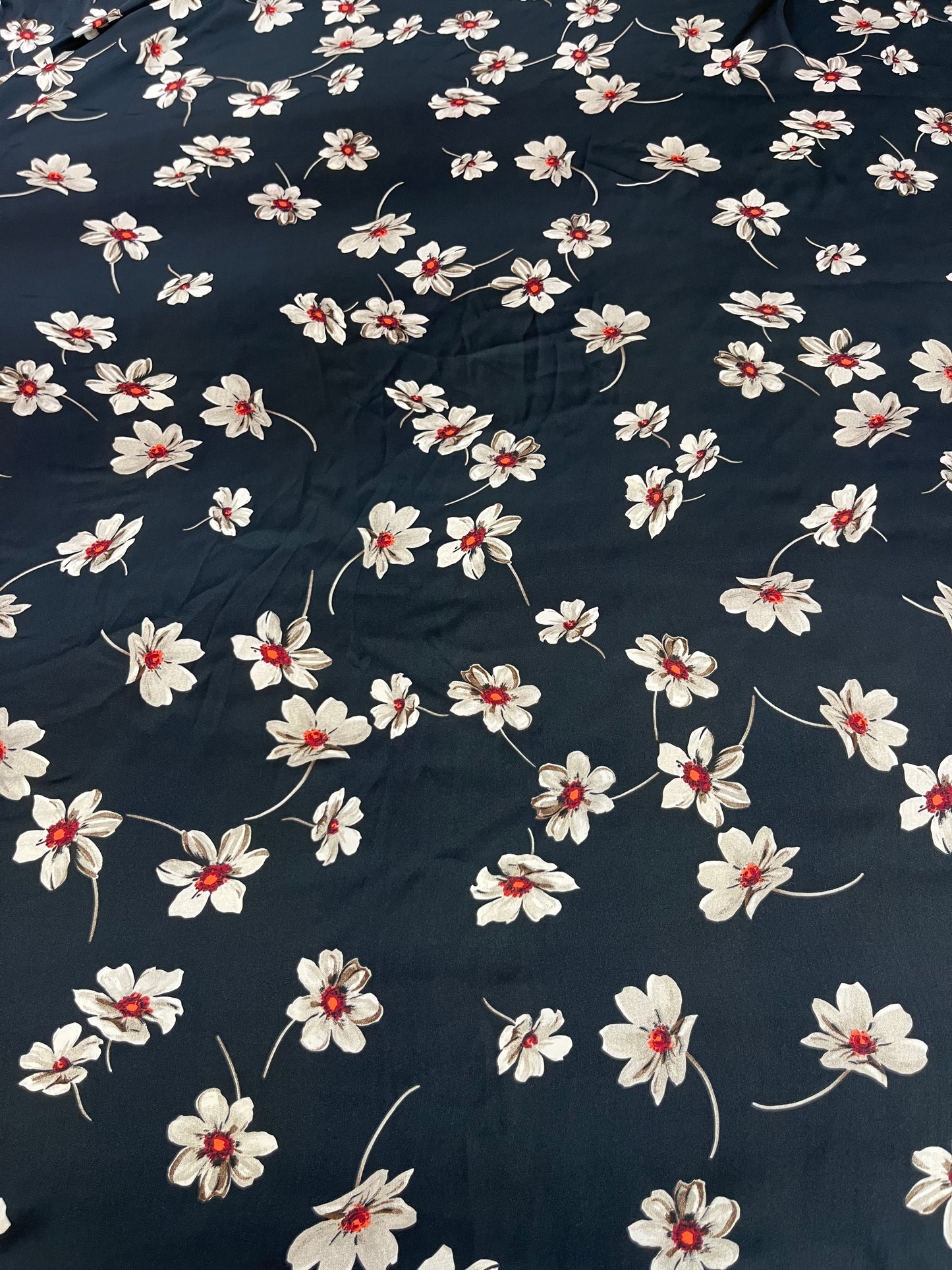 Wild Rag 45x45 black/white/red flowers