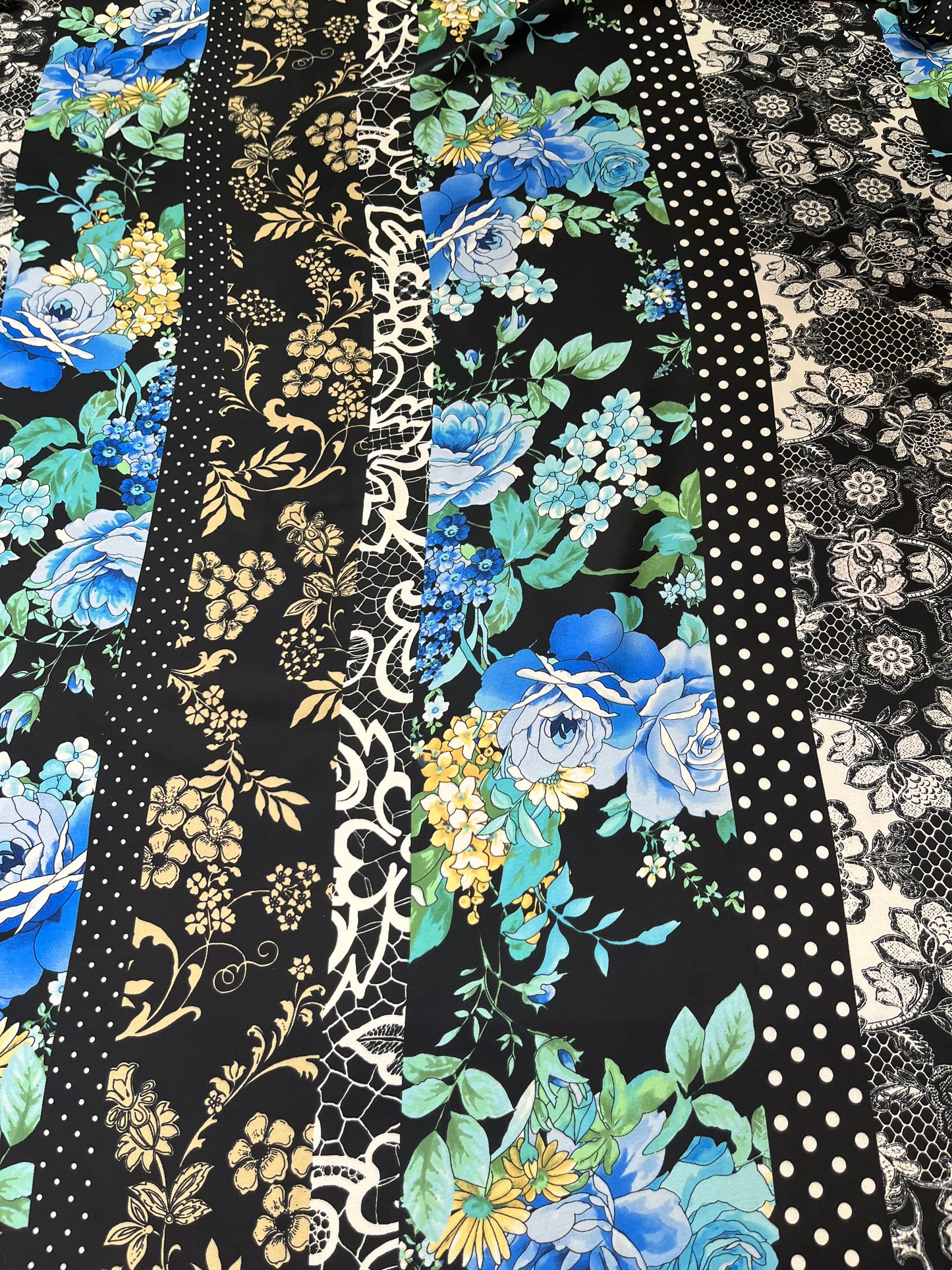 Wild Rag45x45 blue roses/ polka dot stripe