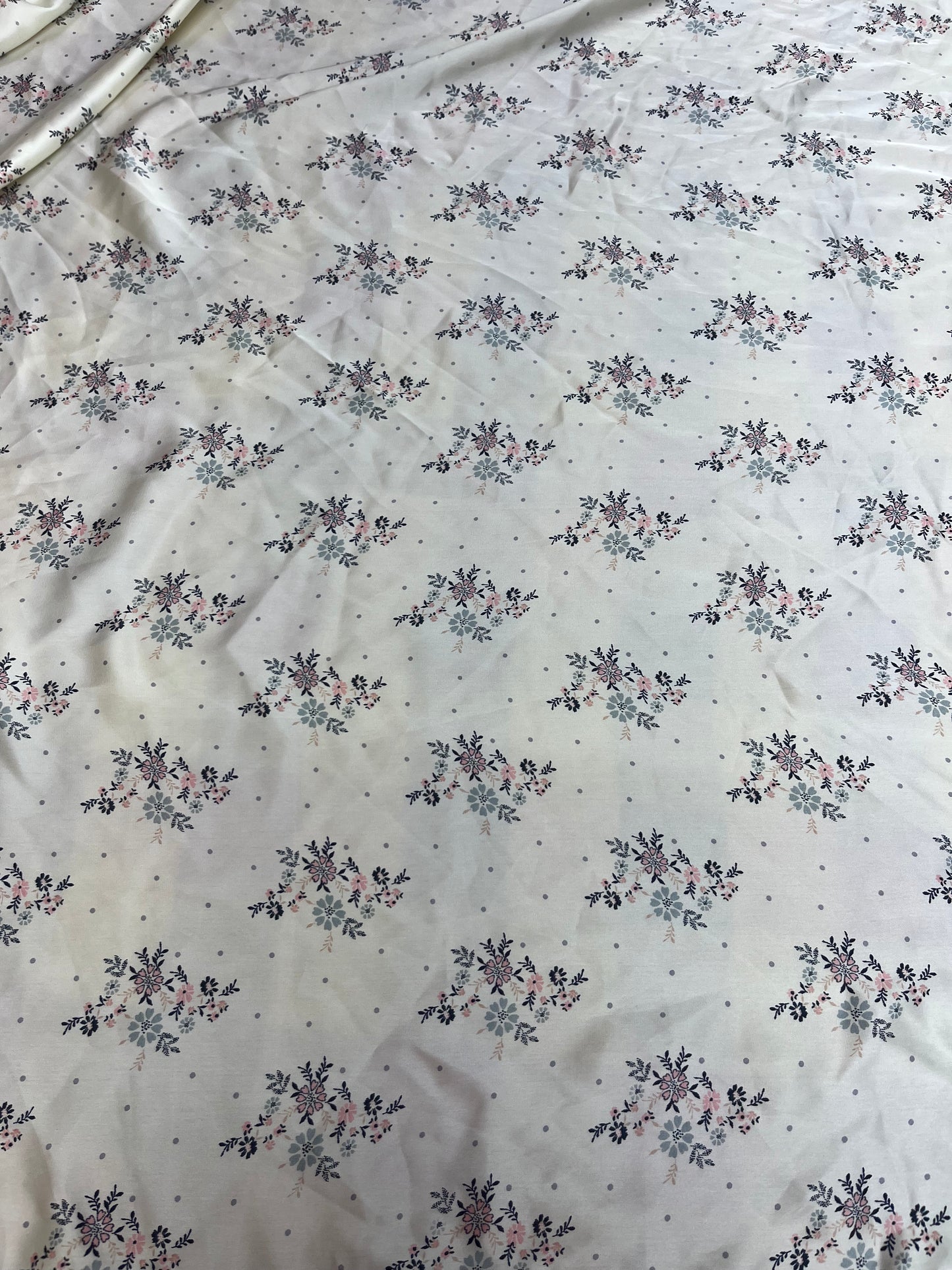 Wild Rag 45x45 white/blue/pink tiny flower bundles