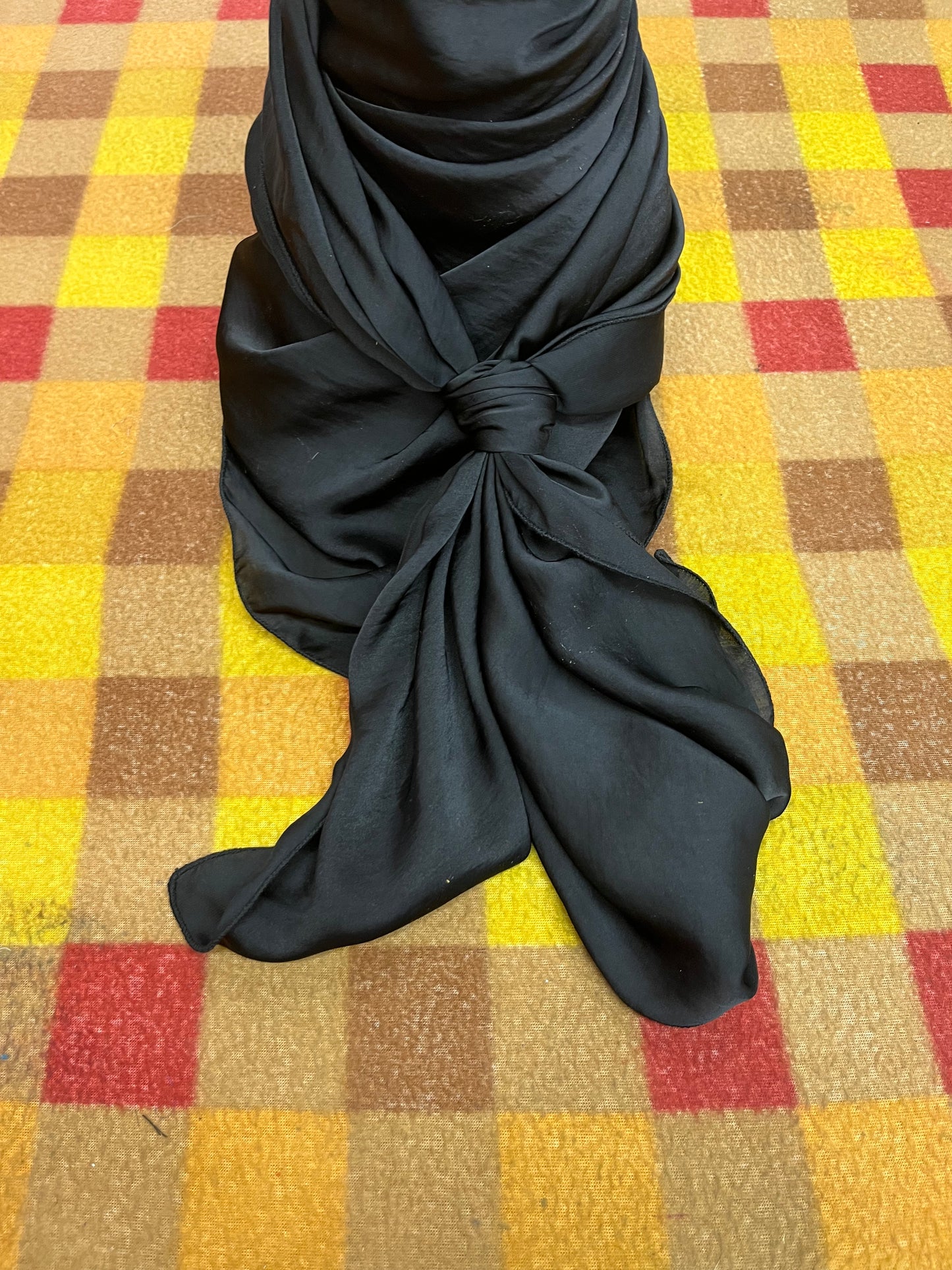 WildRag 45x45 black solid light fabric