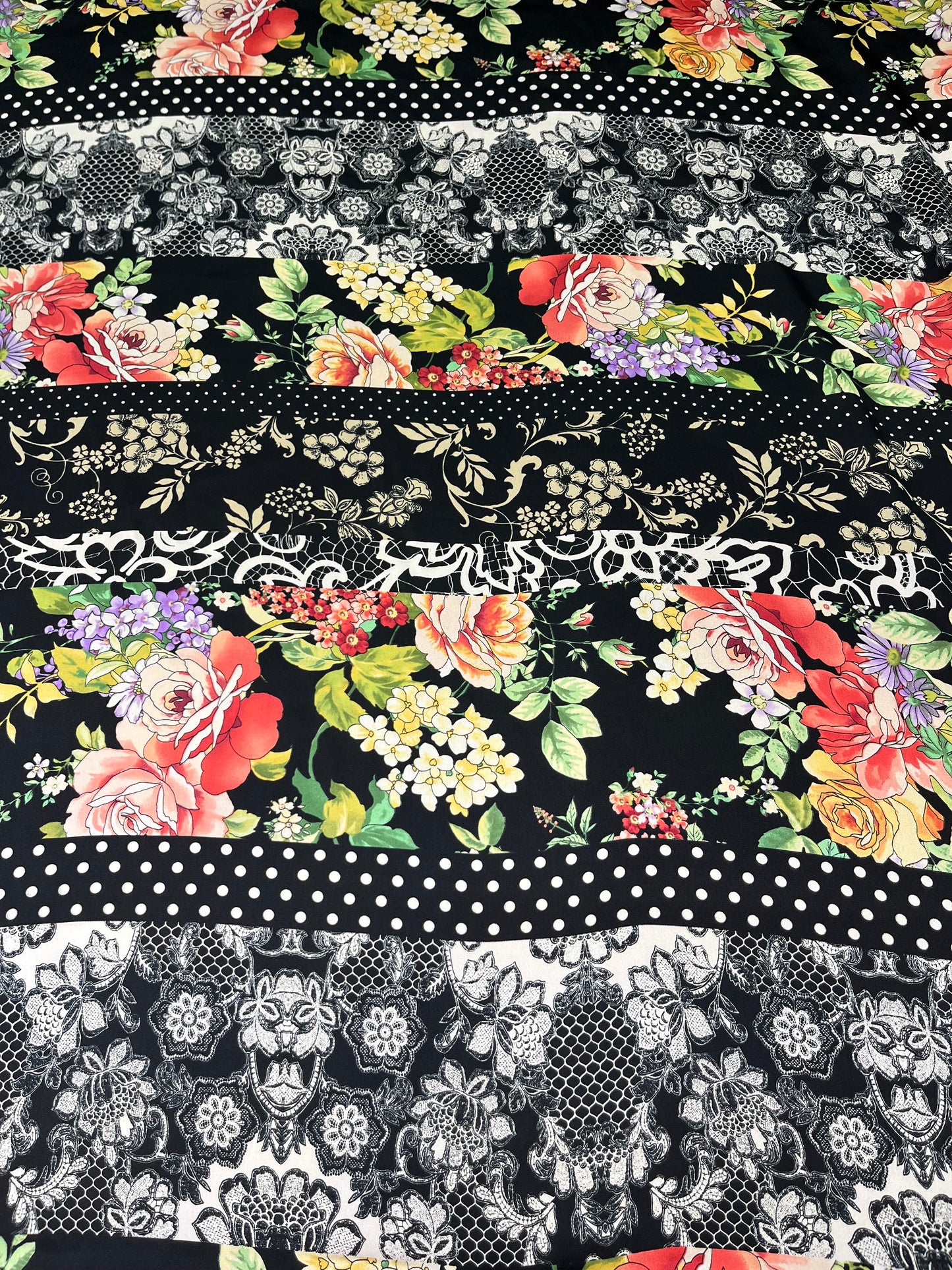 Wild Rag45x45 Red roses/ polka dot stripe