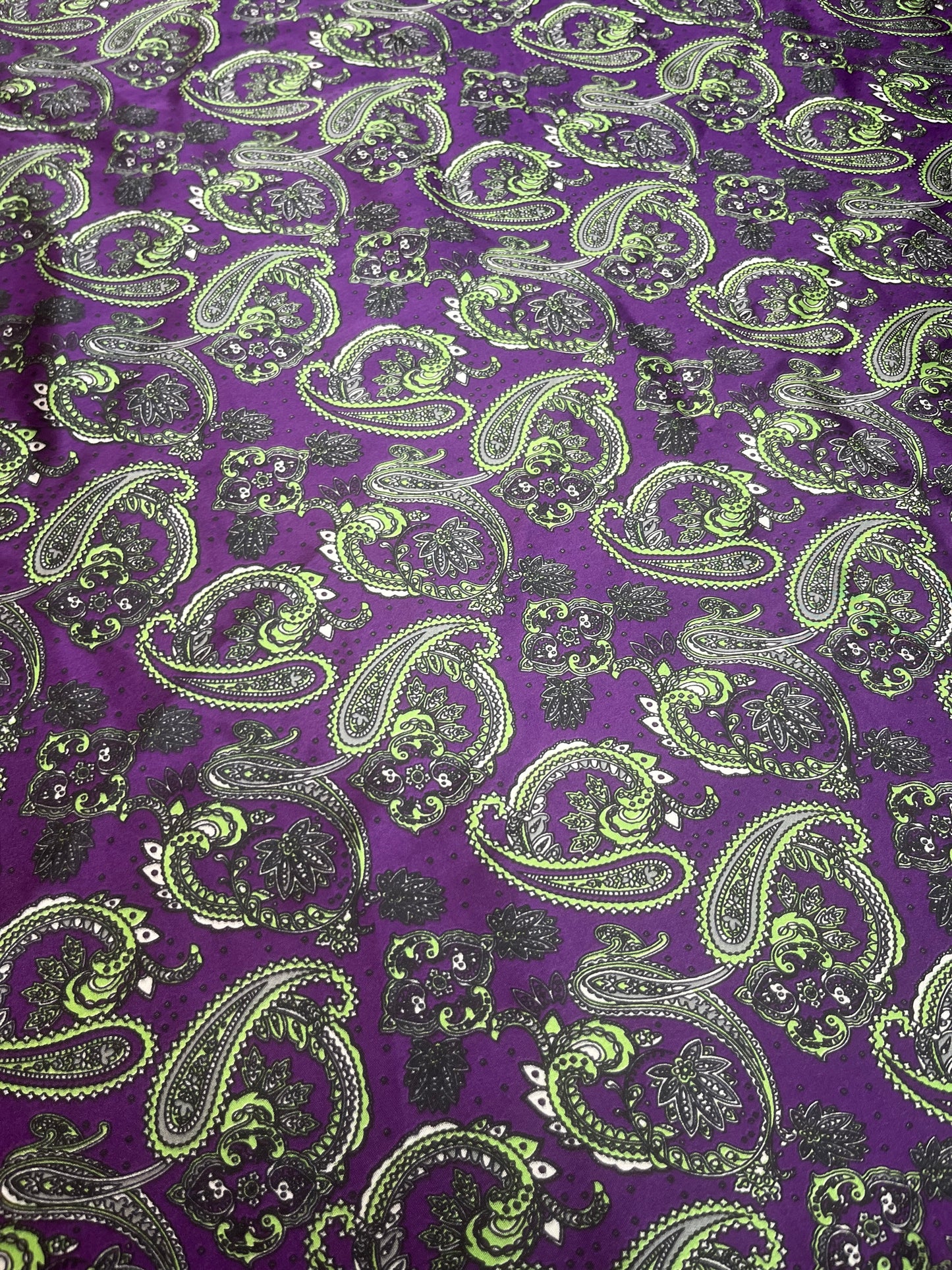 Wild Rag 45x45 purple/green paisley