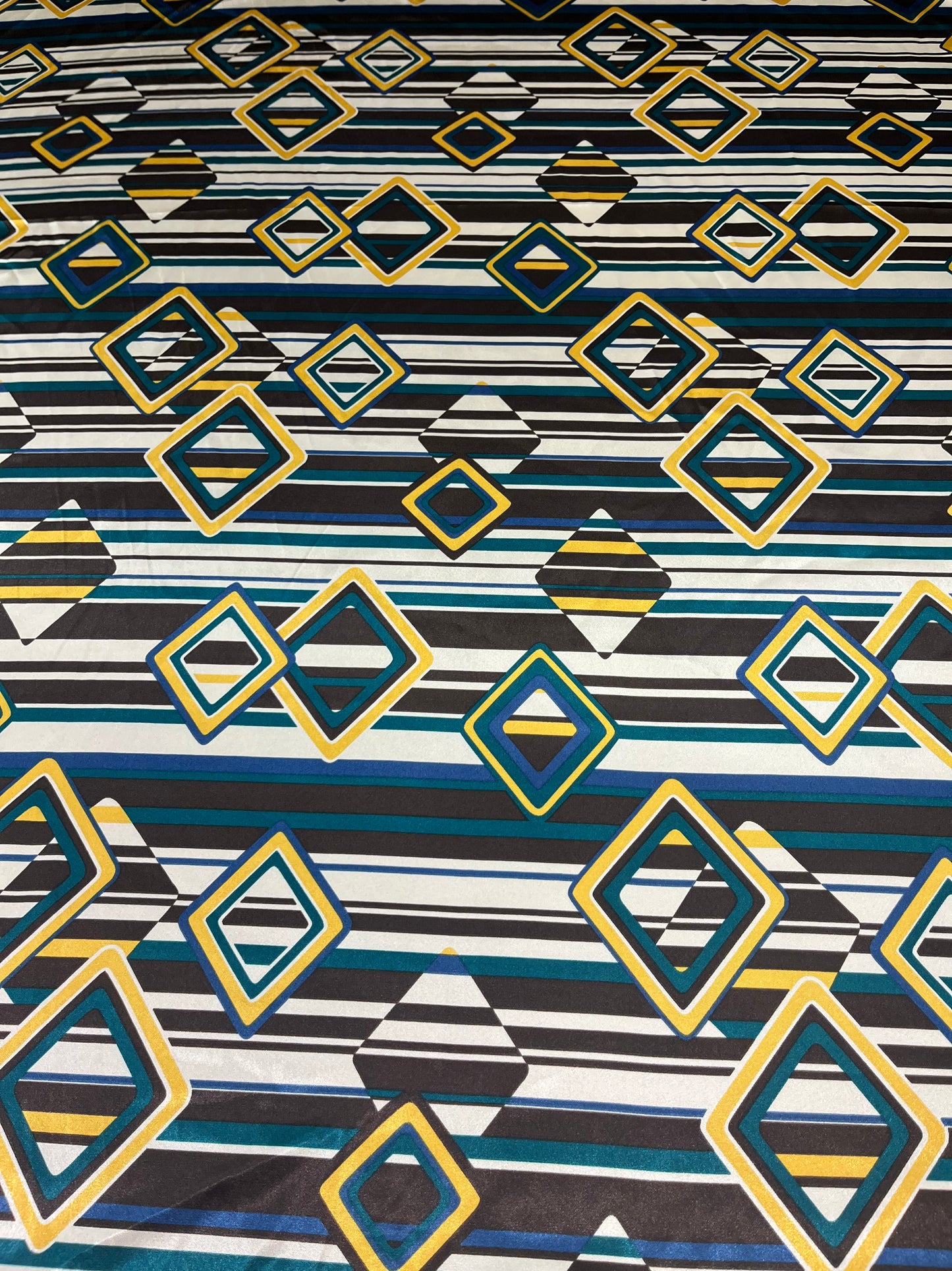 Wild Rag 45x45 green/ brown/ gold strip/diamond