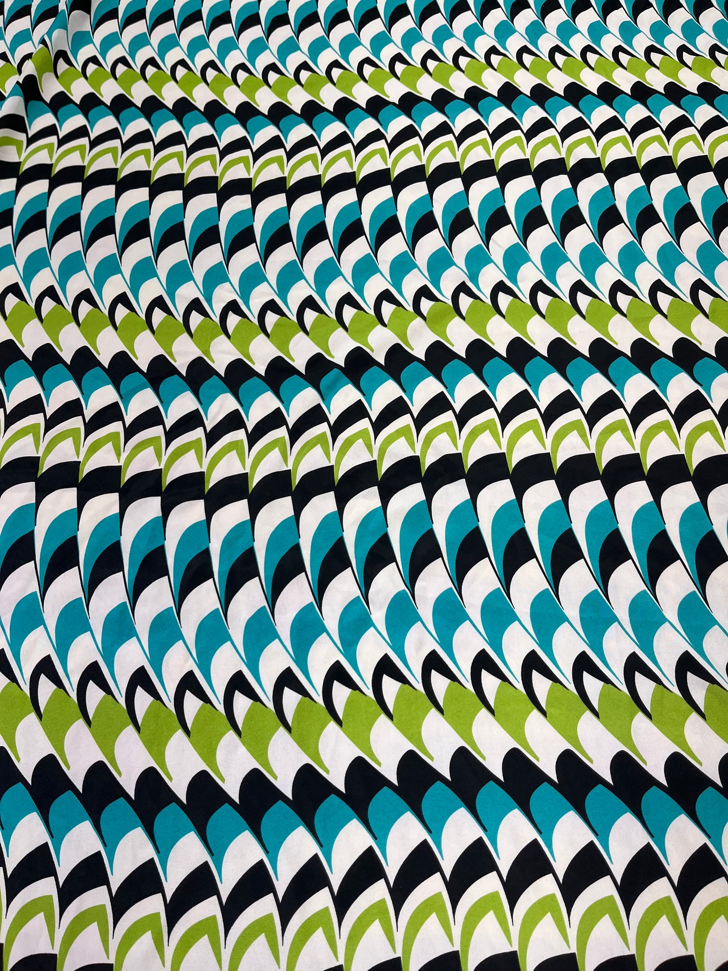 Wild Rag 45x45 black/blue/green wave pattern