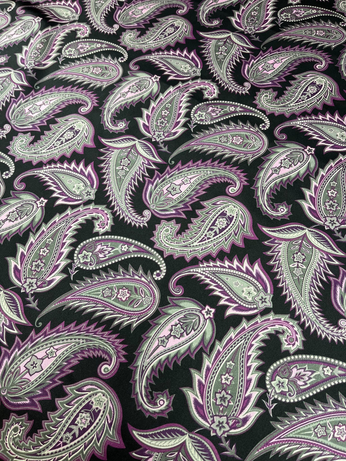 WildRag 45x45 black/silver/purple paisley