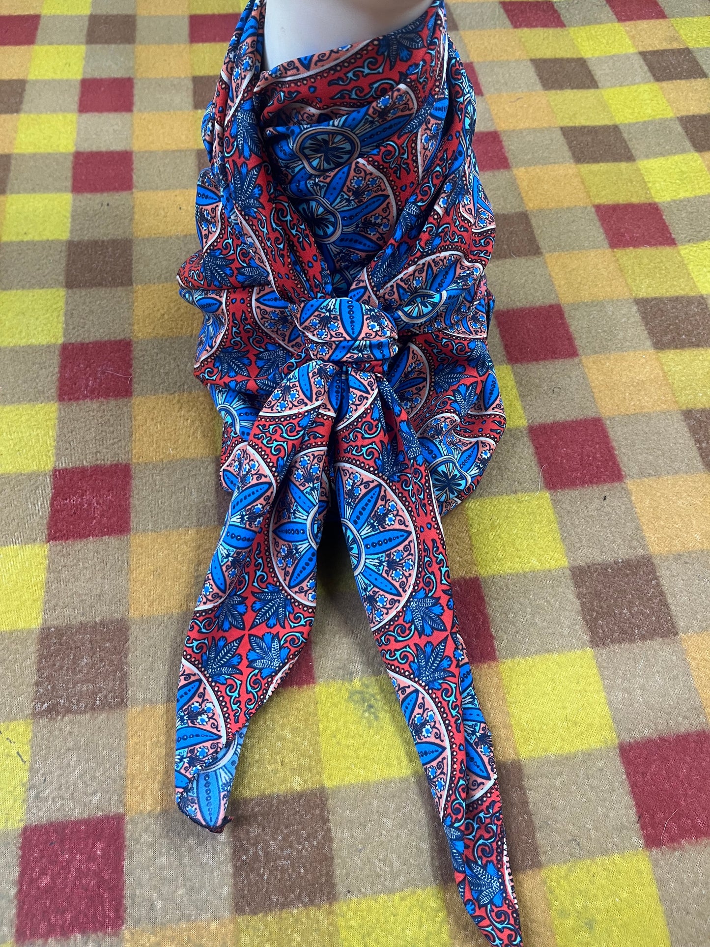 Wild Rag 45x45 red/blue medallion