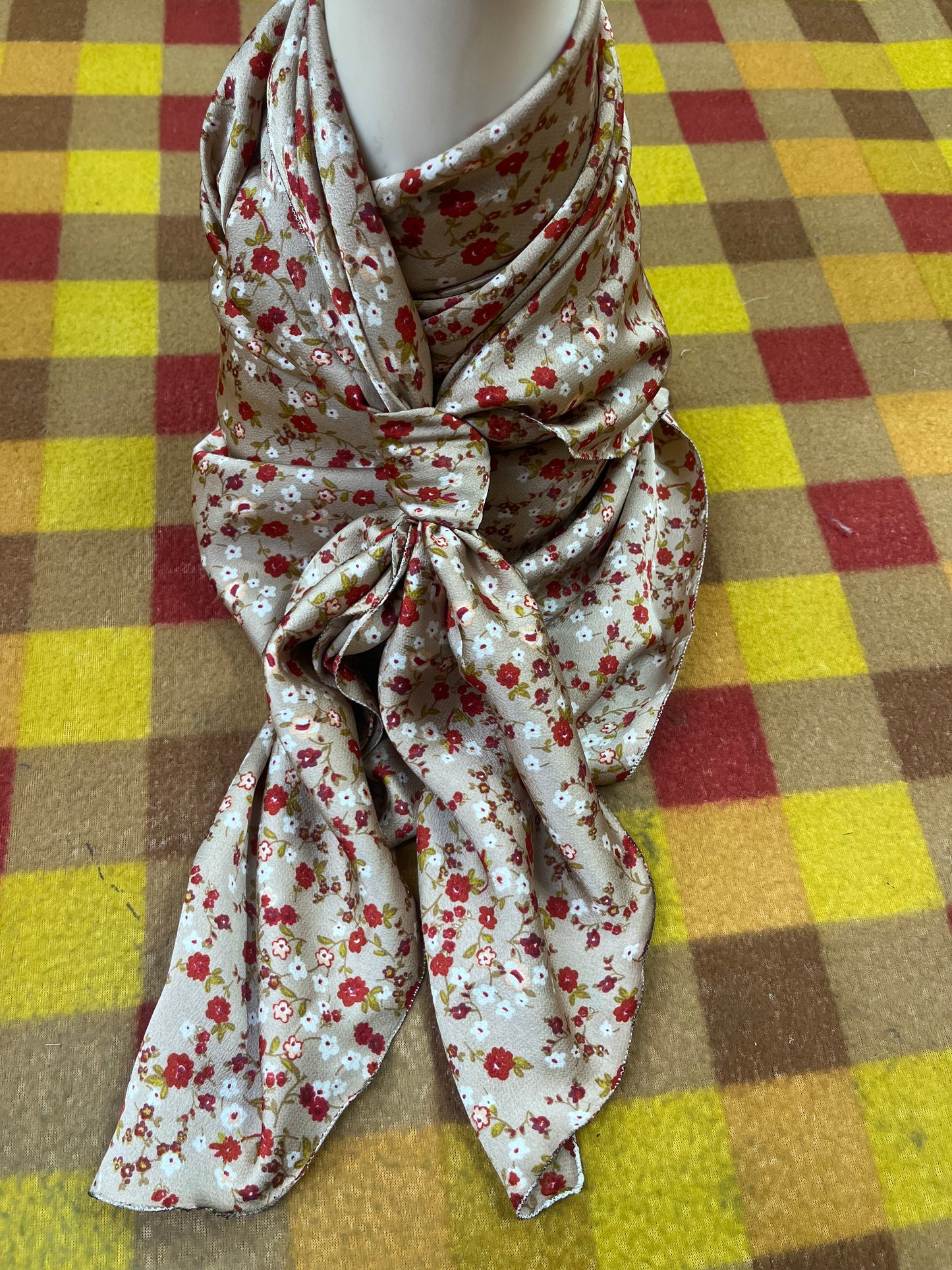 Wild Rag 45x45 tan/ red white tiny flowers