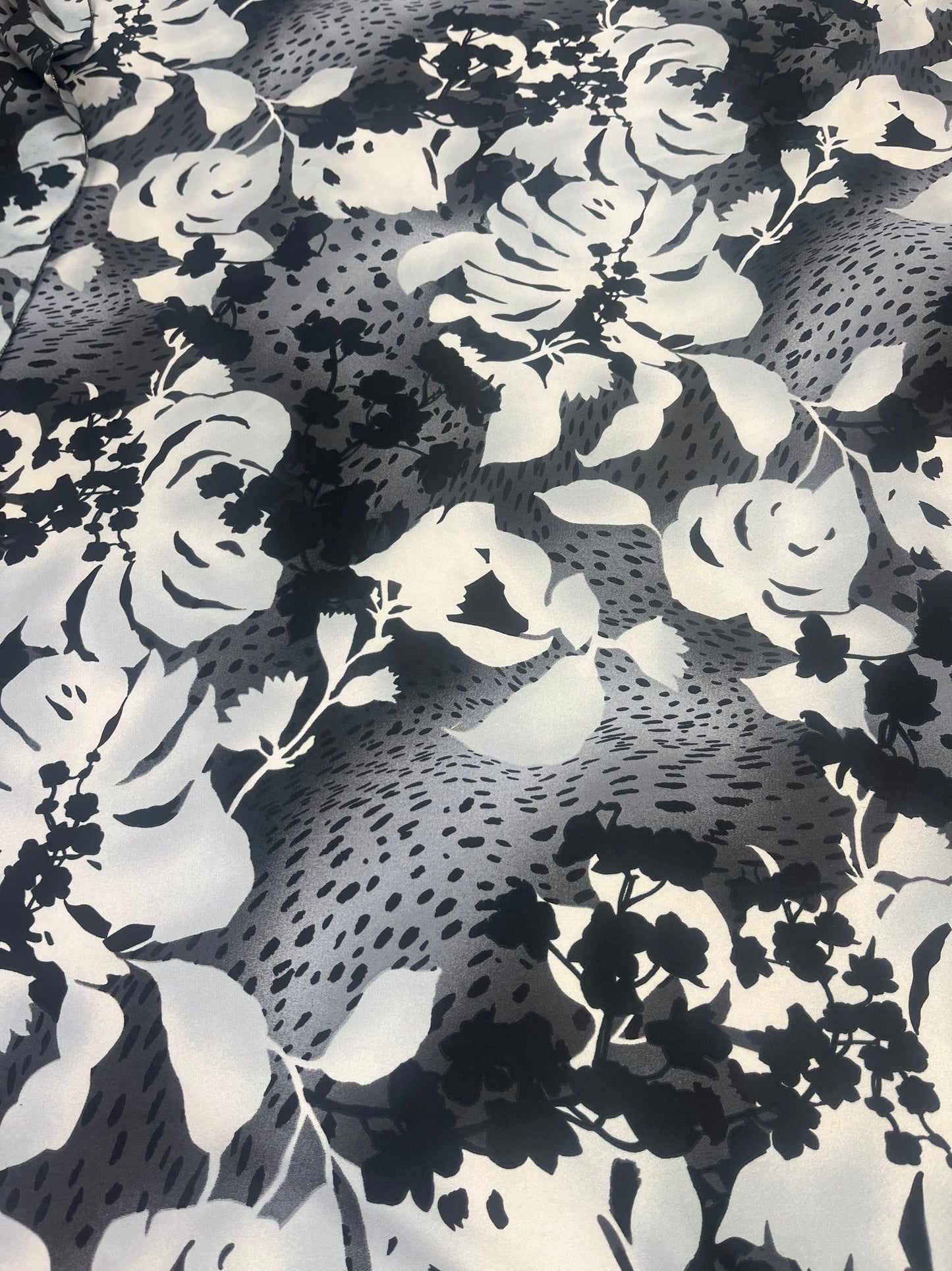 Wild Rag 45x45 black white leafy floral