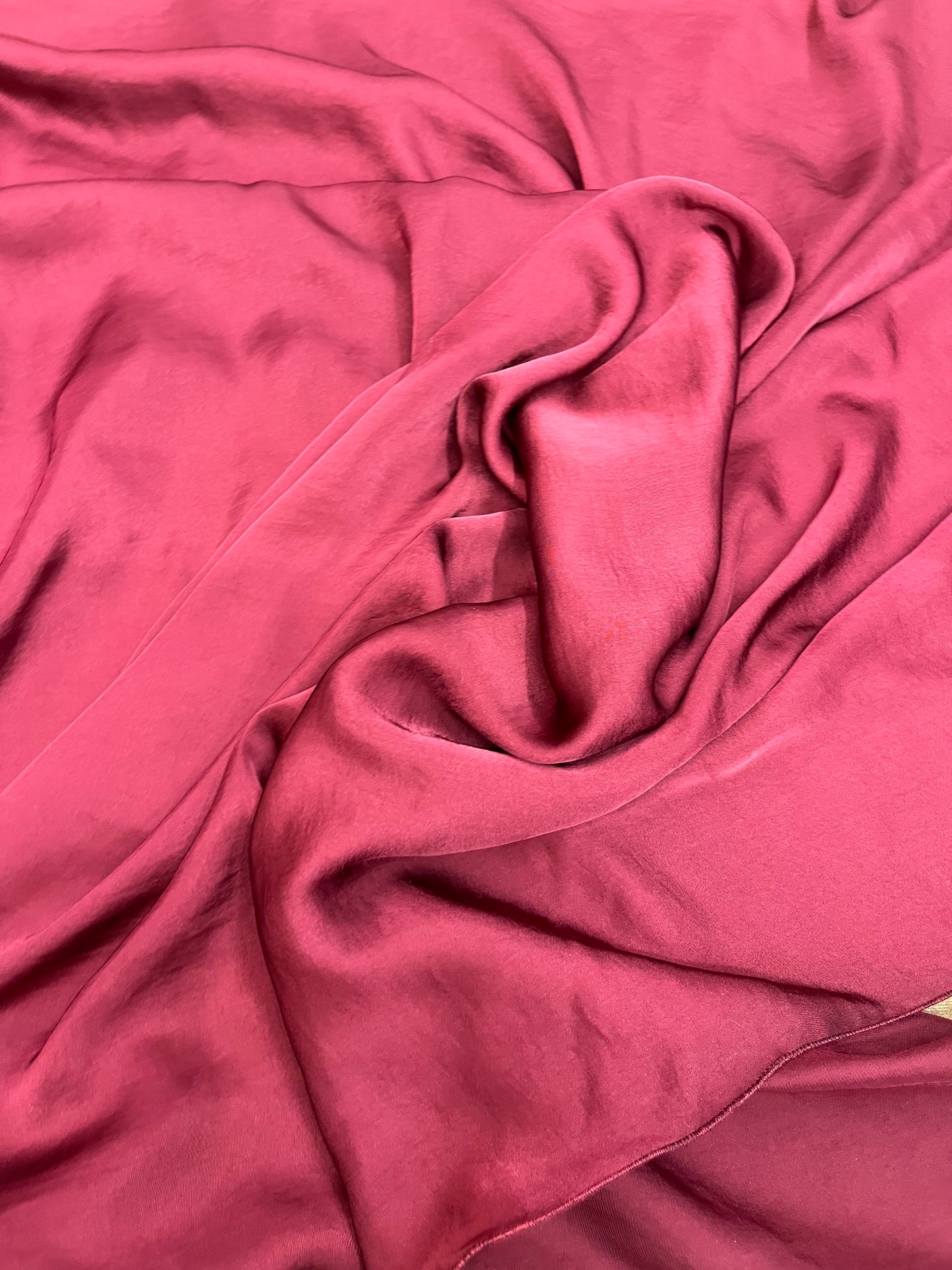 Wild Rag 45x45 burgundy solid light fabric