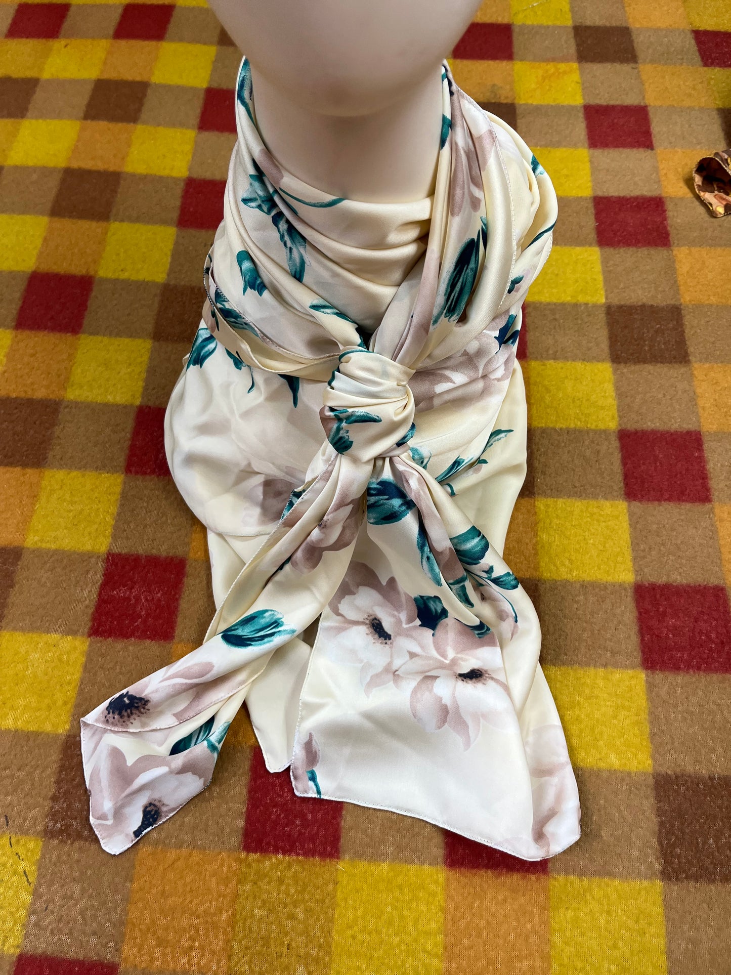 WildRag 45x45 ivory/ green floral