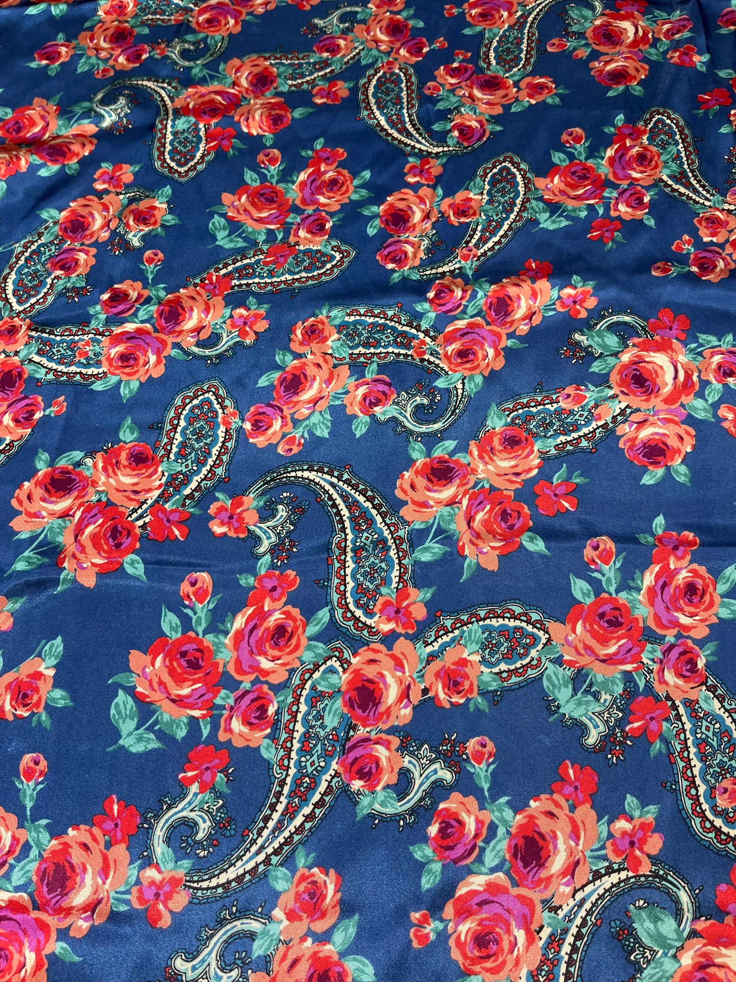 Wild Rag 45x45 blue / red roses paisley