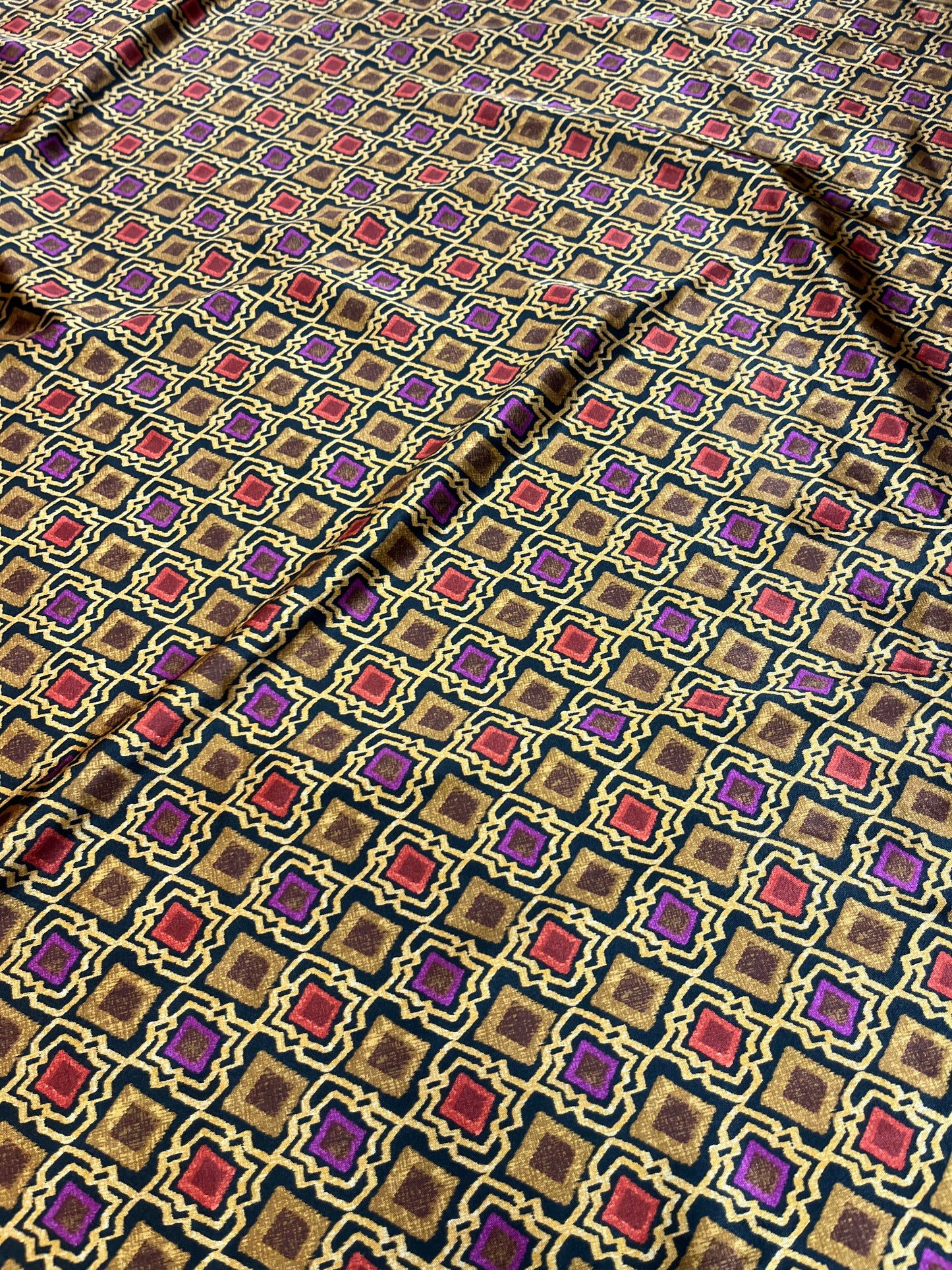 Wild Rag 45x45 purple/red/gold diamond